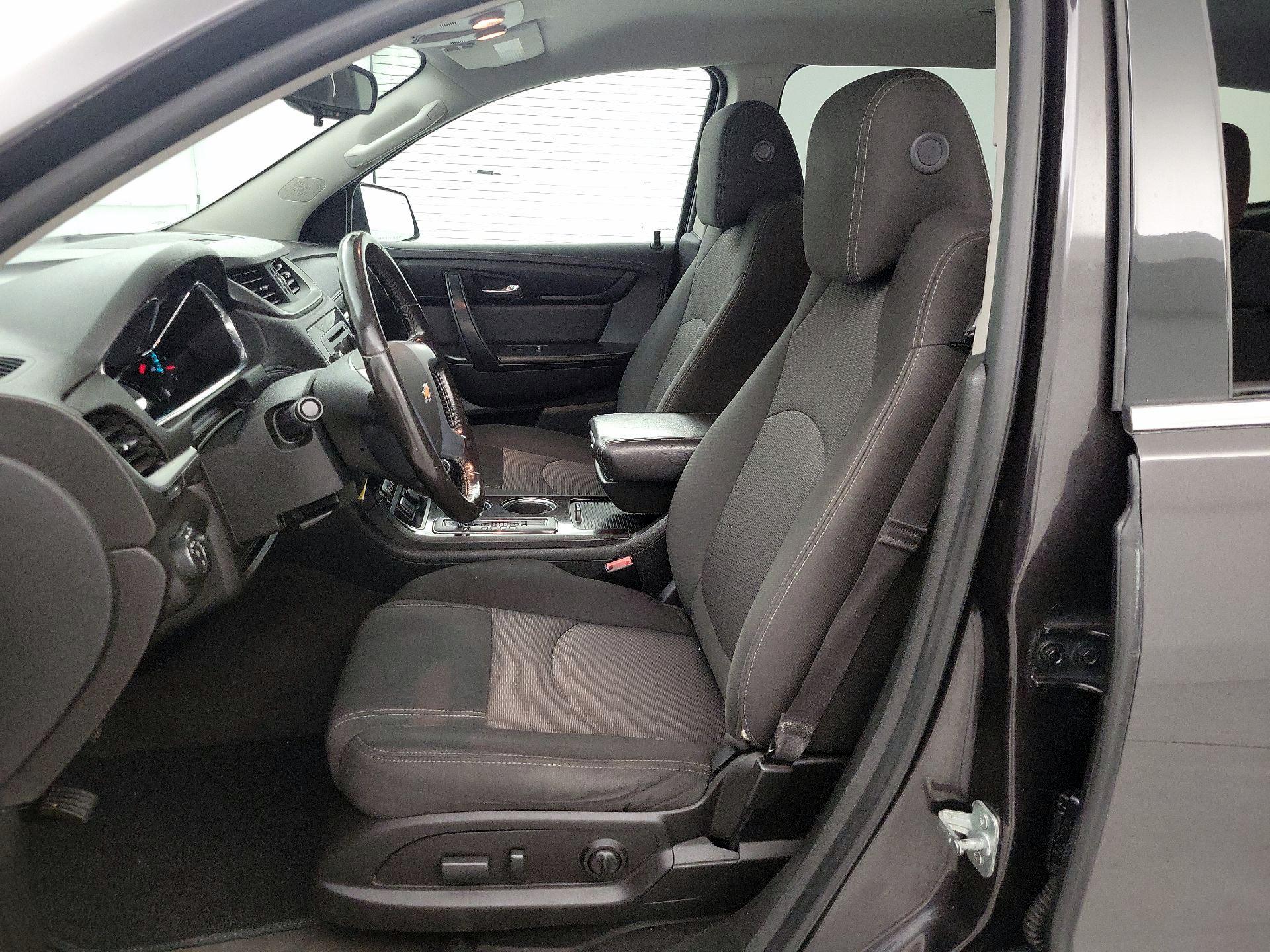 Thumbnail: 2017 Chevrolet Traverse - 11