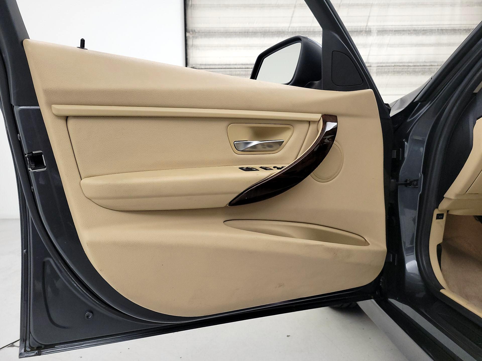Thumbnail: 2015 BMW 3 Series - 12