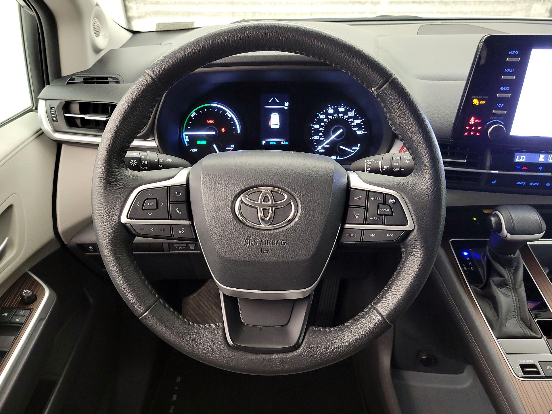 Thumbnail: 2022 Toyota Sienna - 10