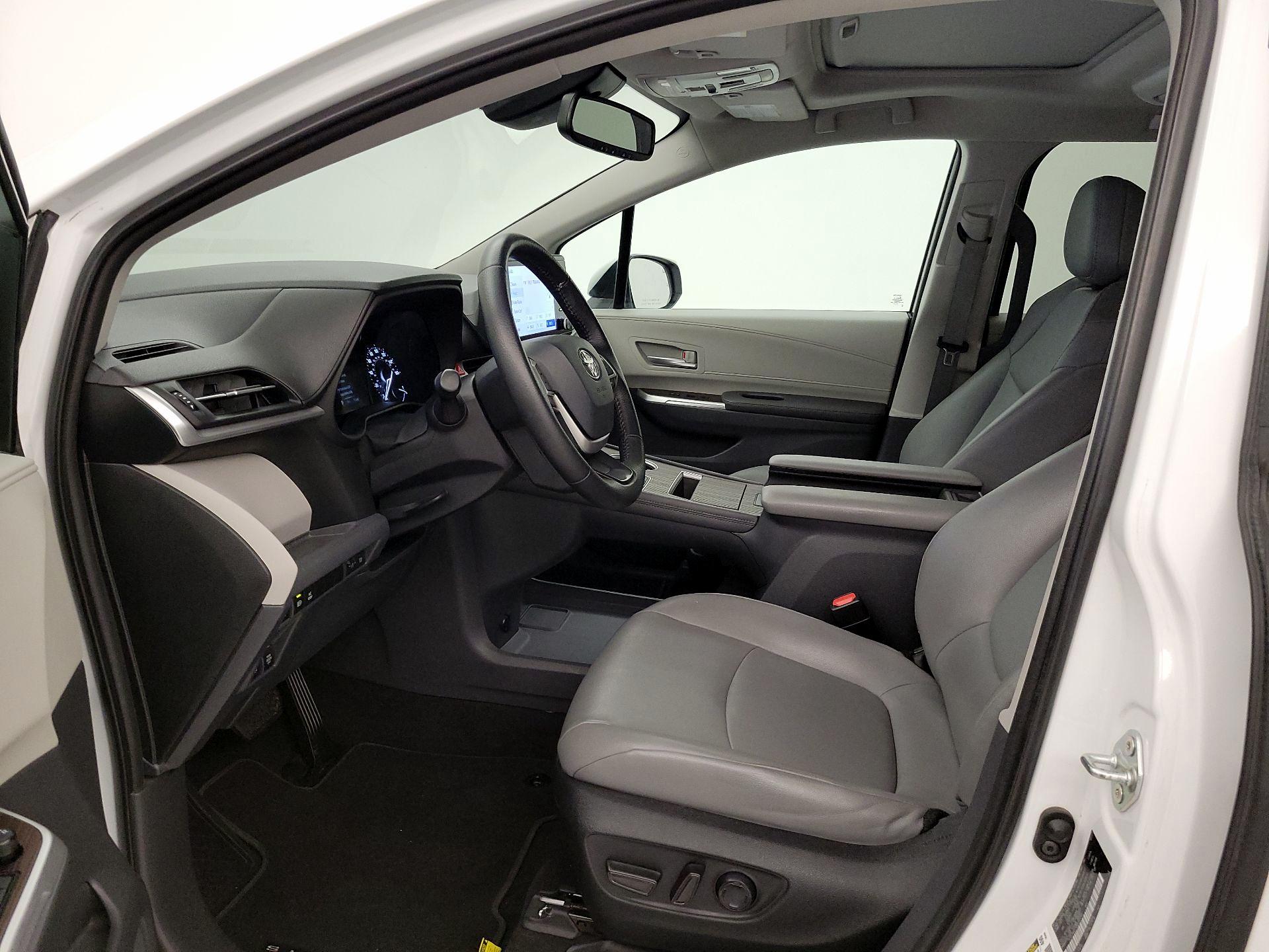 Thumbnail: 2022 Toyota Sienna - 11