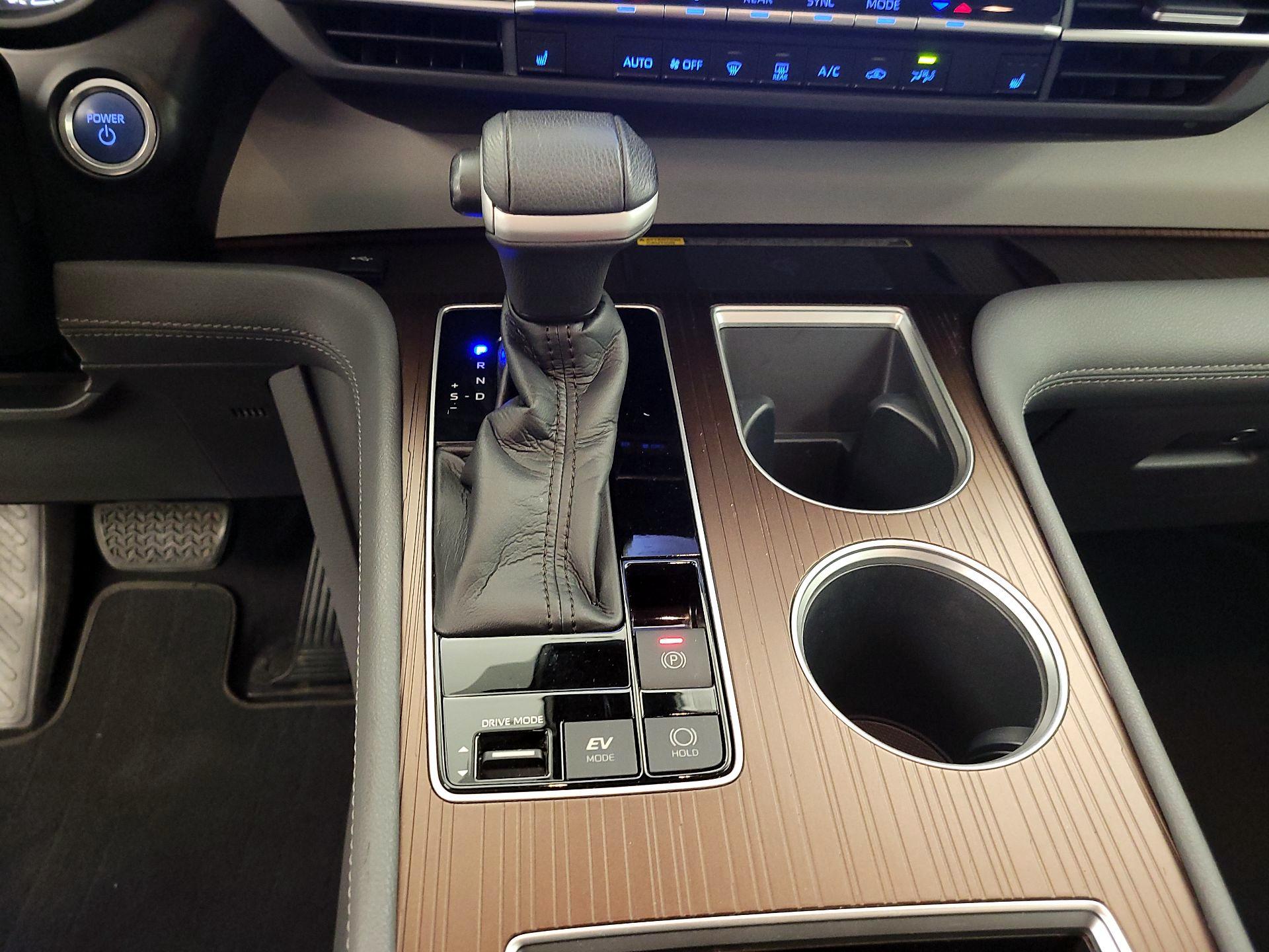 Thumbnail: 2022 Toyota Sienna - 18