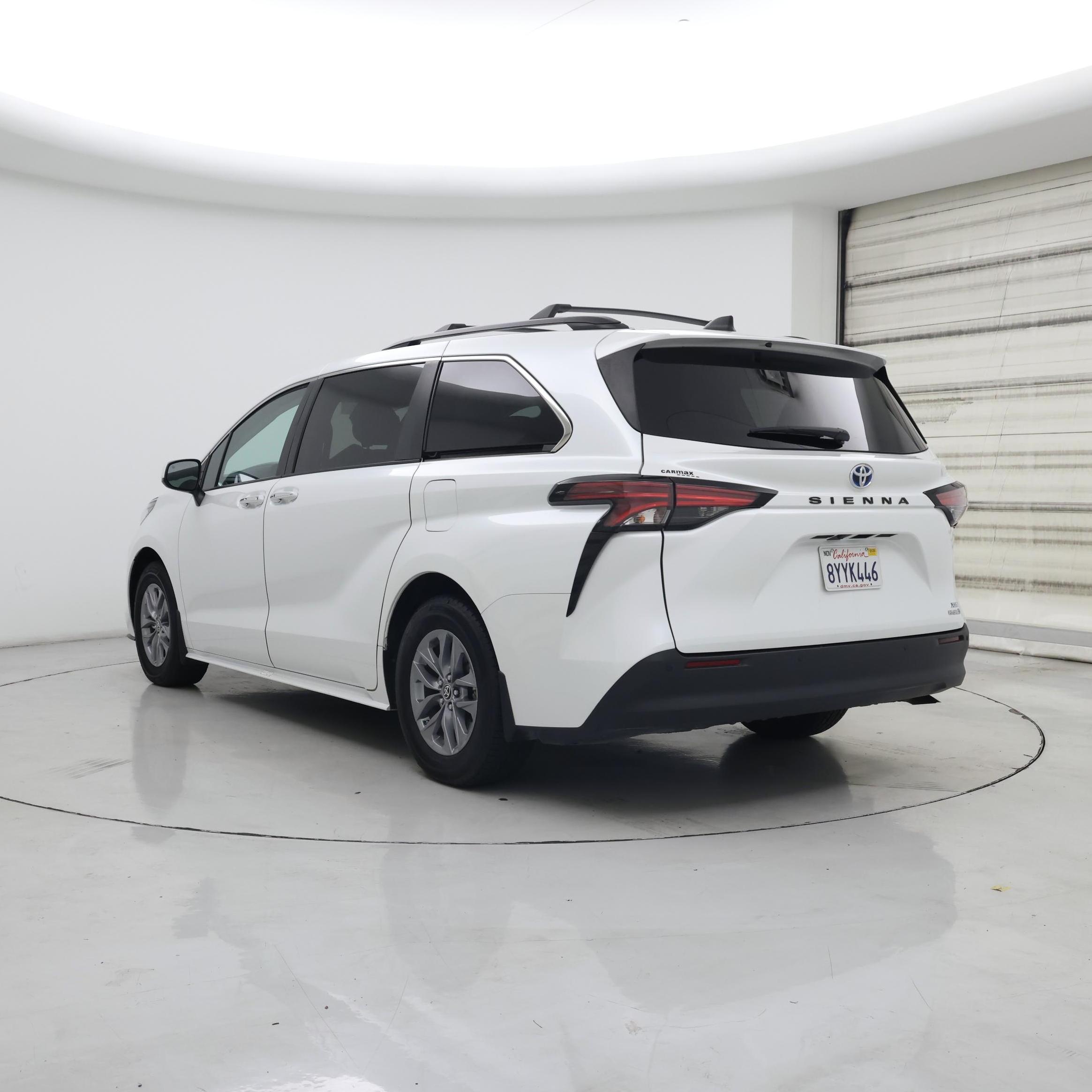 Thumbnail: 2022 Toyota Sienna - 2