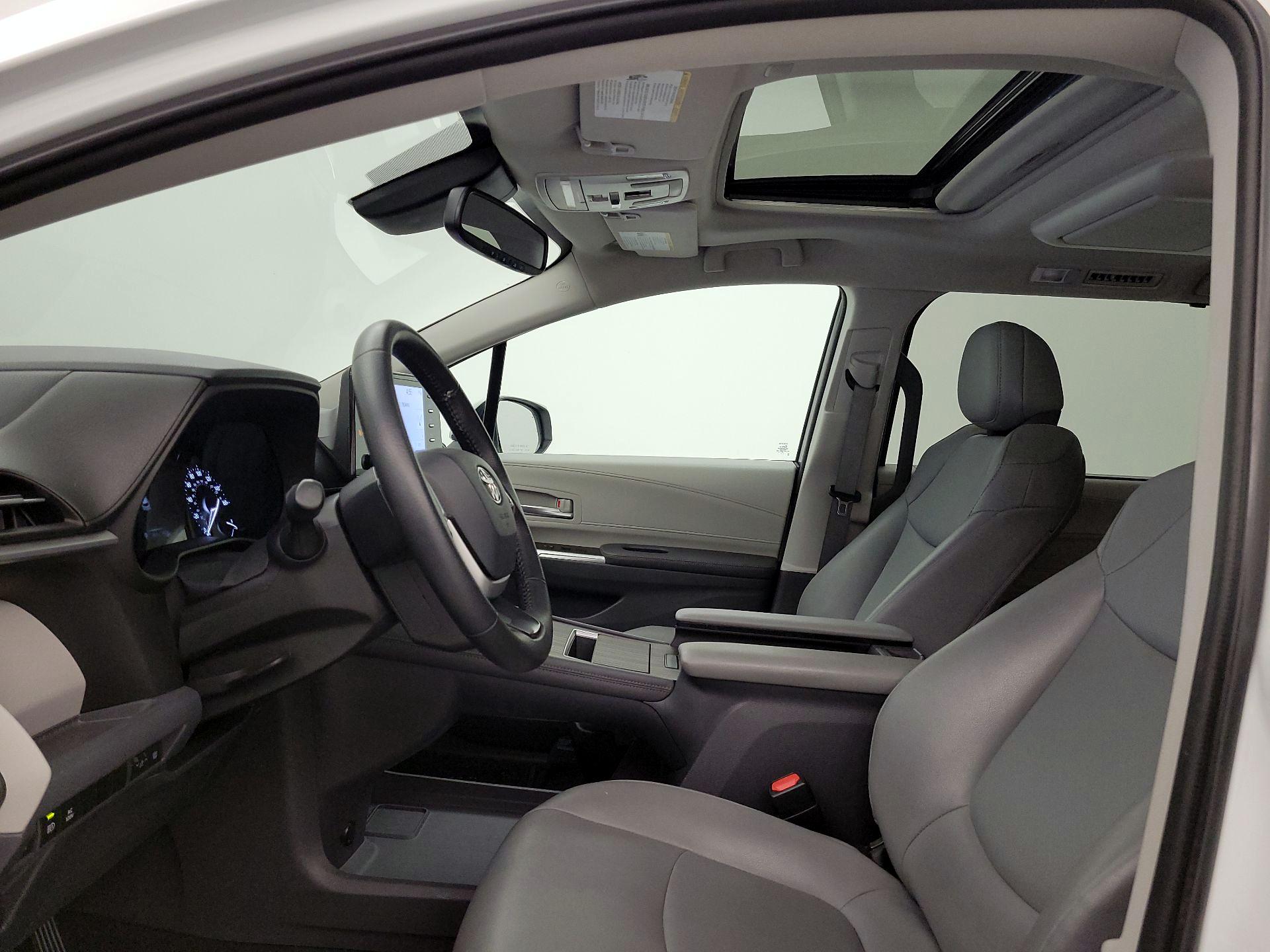 Thumbnail: 2022 Toyota Sienna - 19