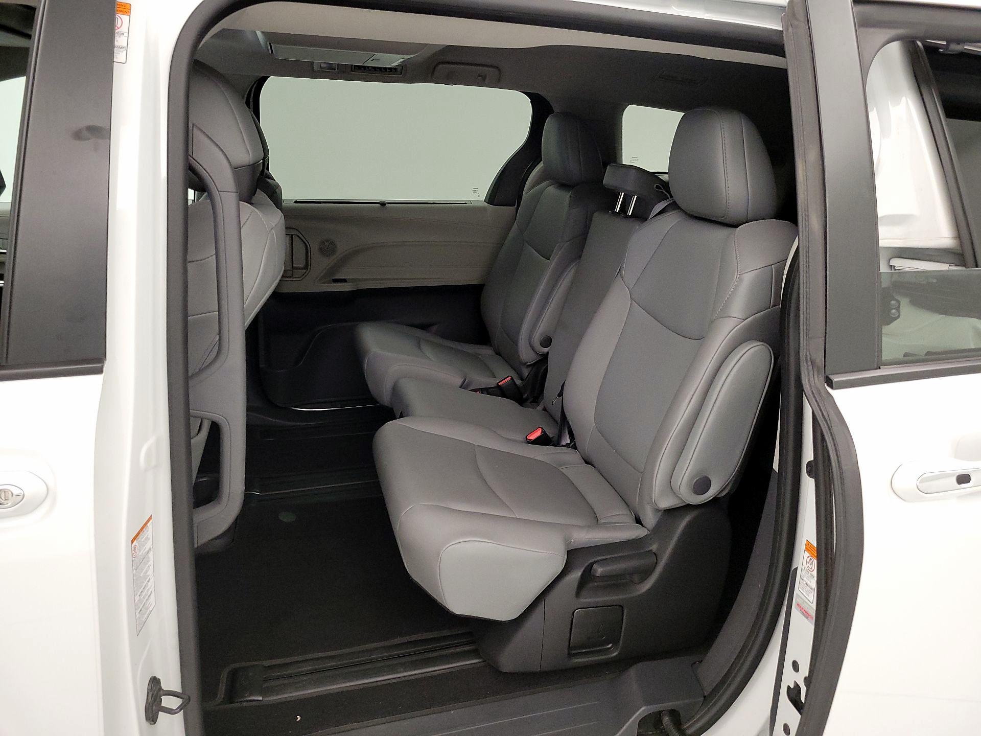 Thumbnail: 2022 Toyota Sienna - 20