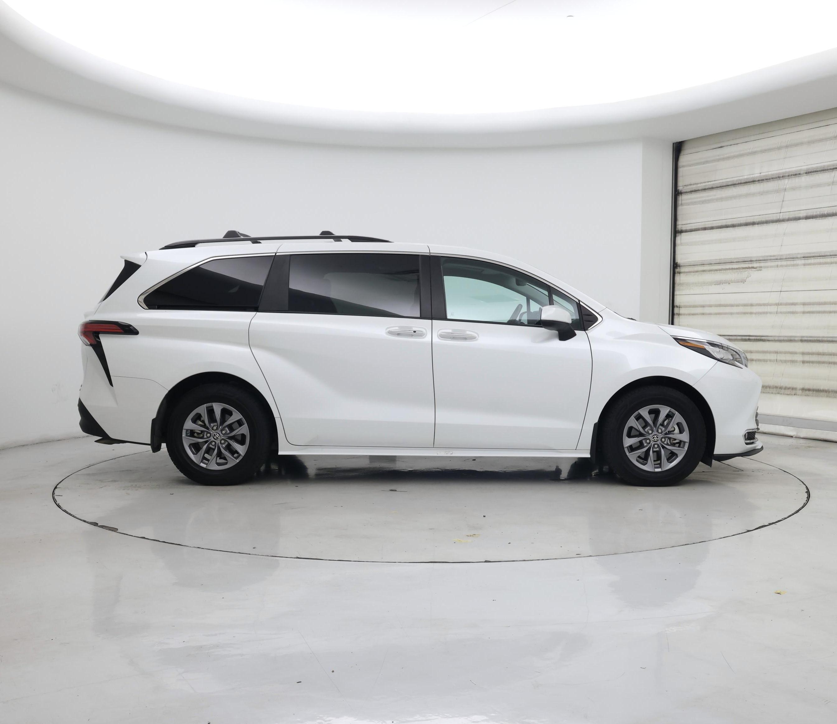 Thumbnail: 2022 Toyota Sienna - 7