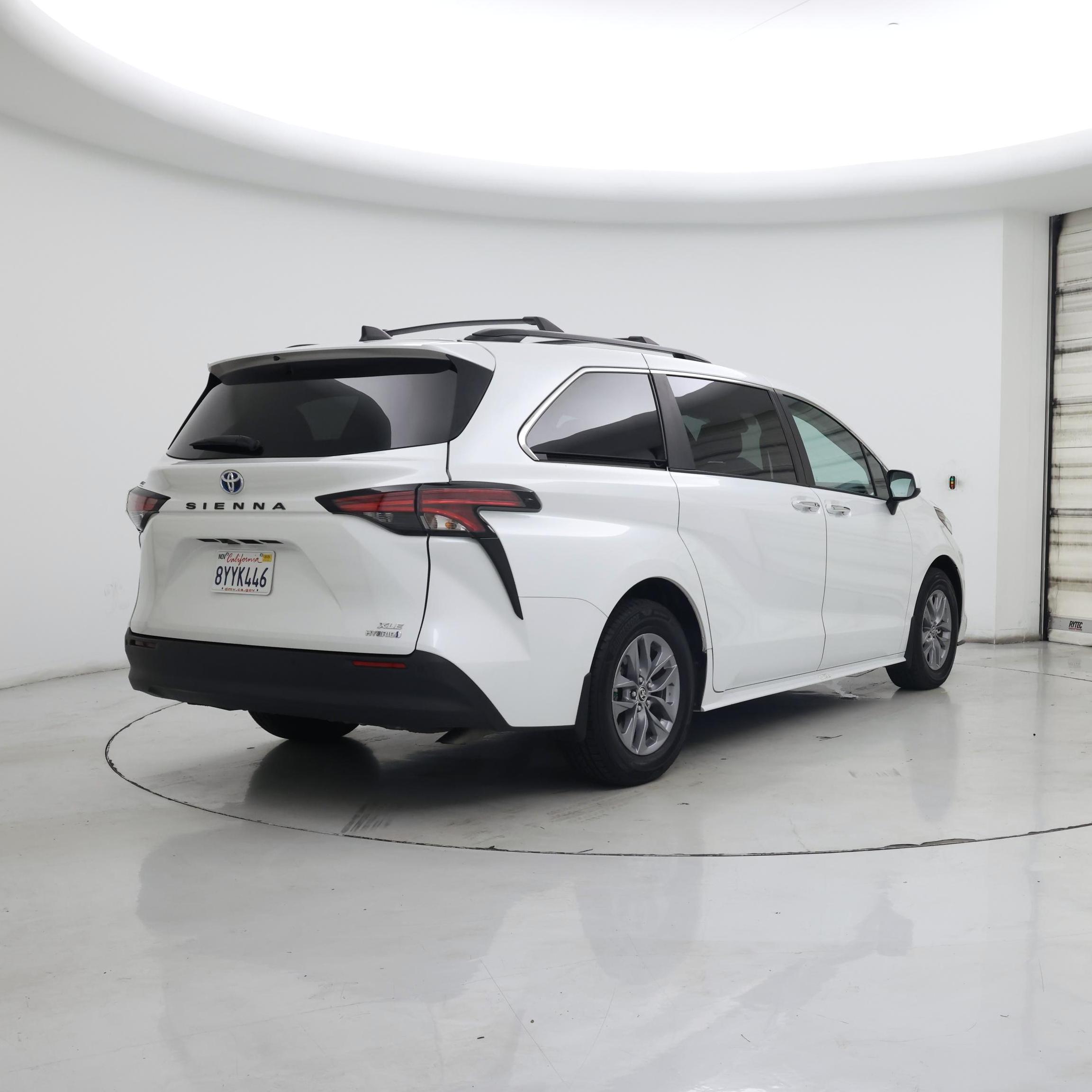 Thumbnail: 2022 Toyota Sienna - 8