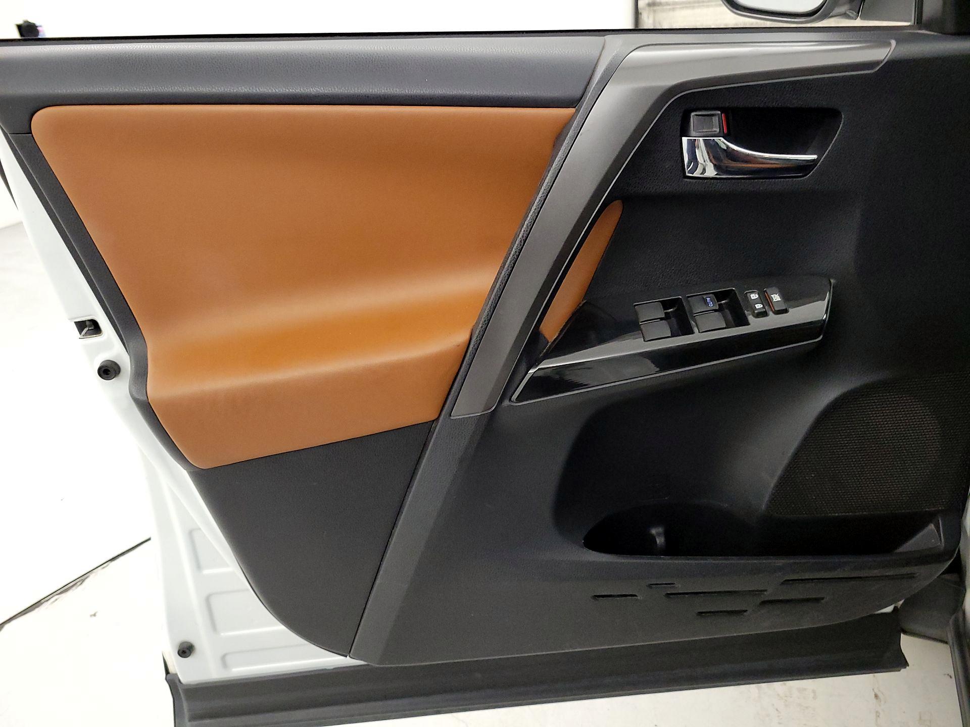 Thumbnail: 2017 Toyota RAV4 - 12