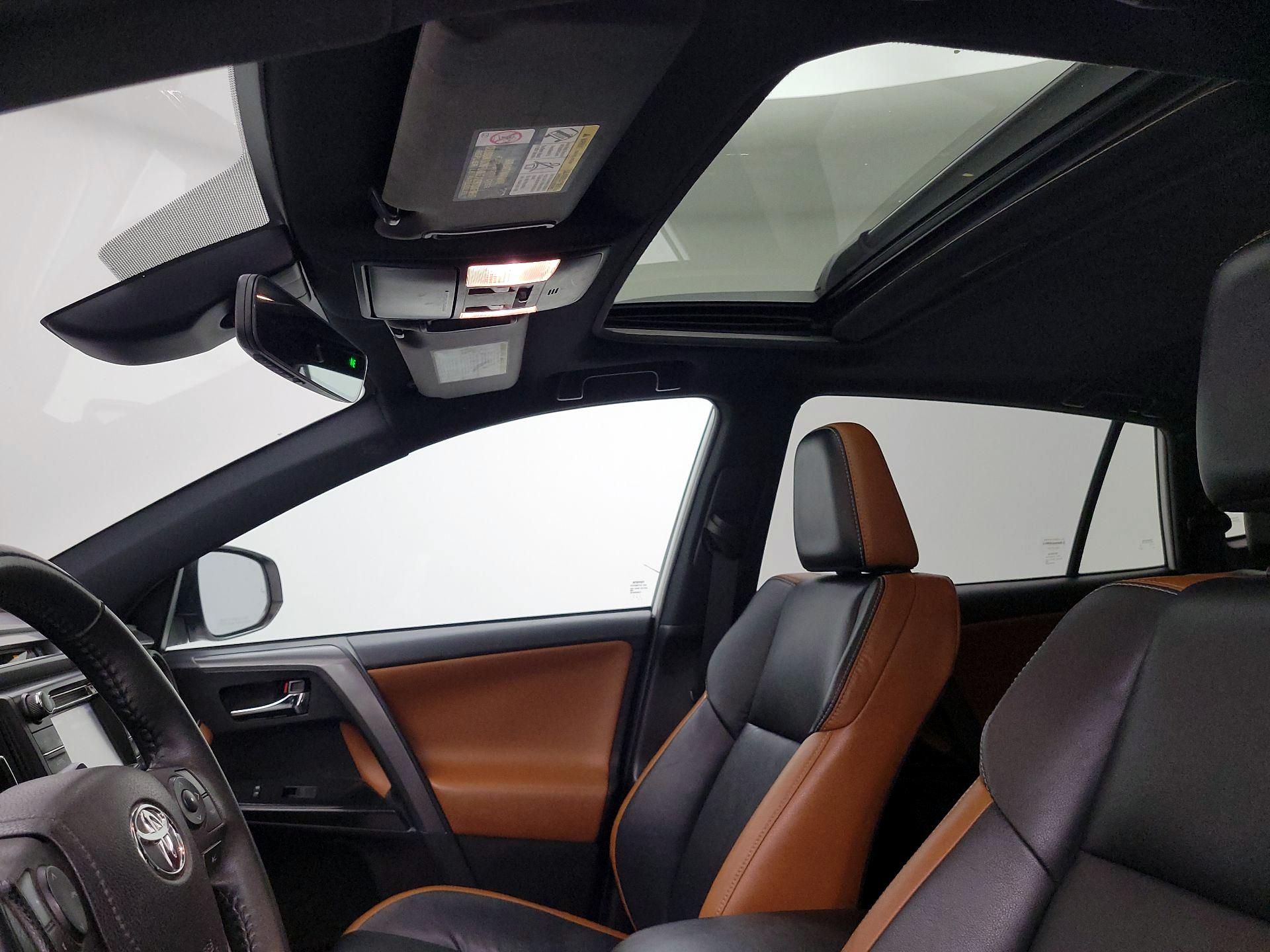 Thumbnail: 2017 Toyota RAV4 - 18