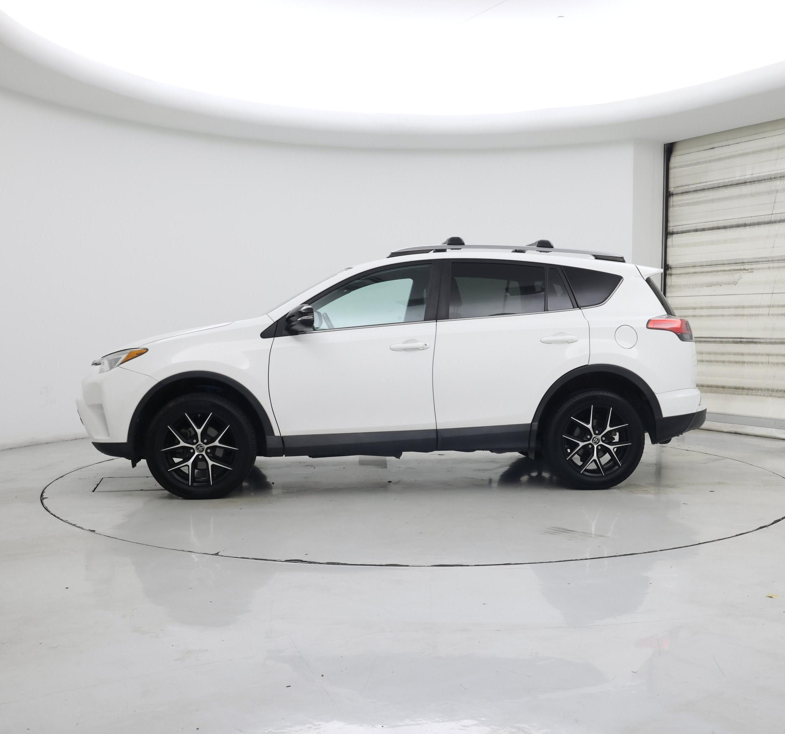 Thumbnail: 2017 Toyota RAV4 - 3