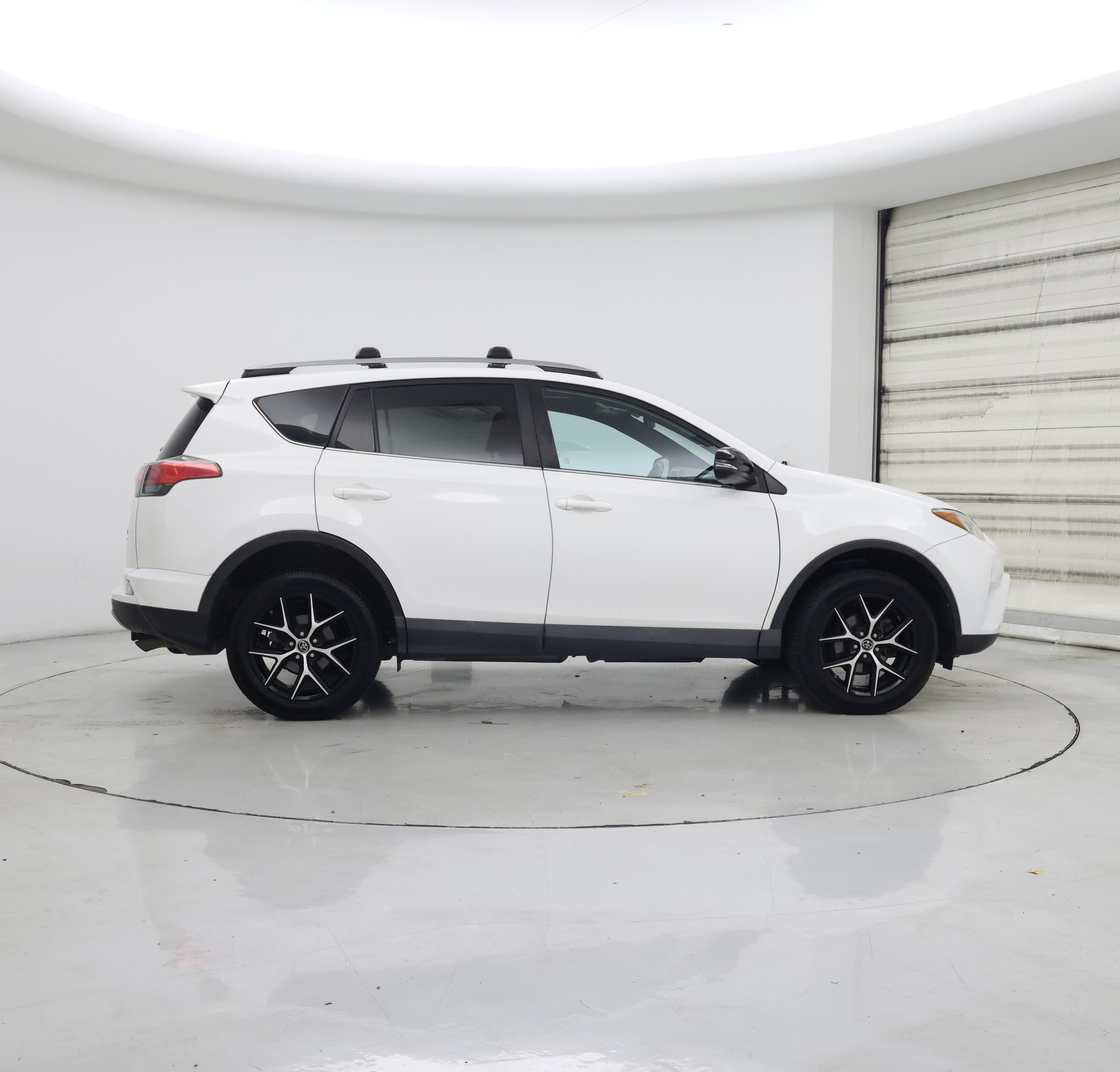 Thumbnail: 2017 Toyota RAV4 - 7
