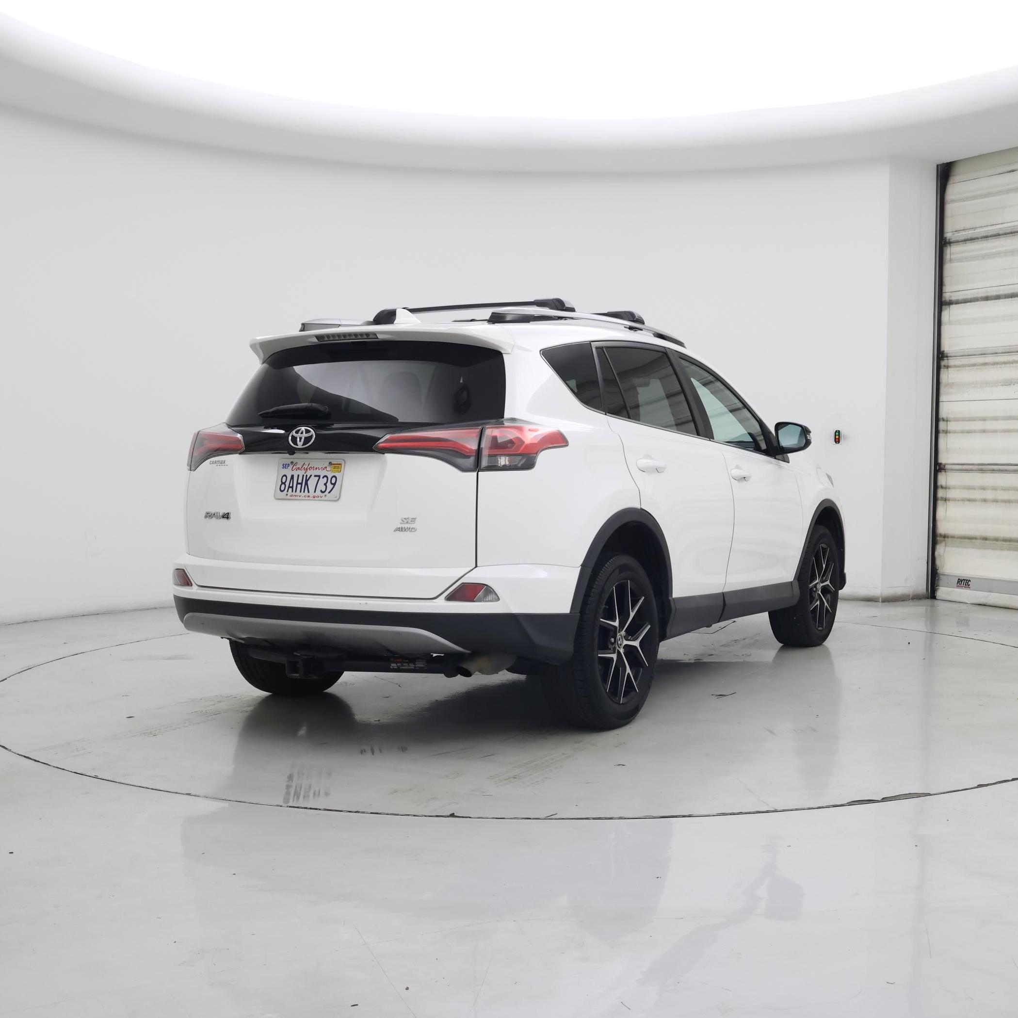 Thumbnail: 2017 Toyota RAV4 - 8