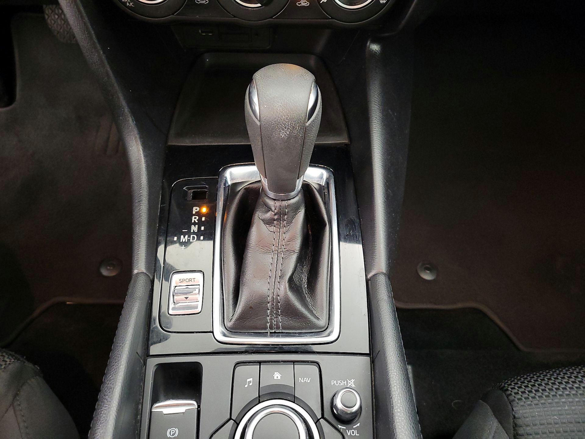 Thumbnail: 2018 Mazda Mazda3 - 17