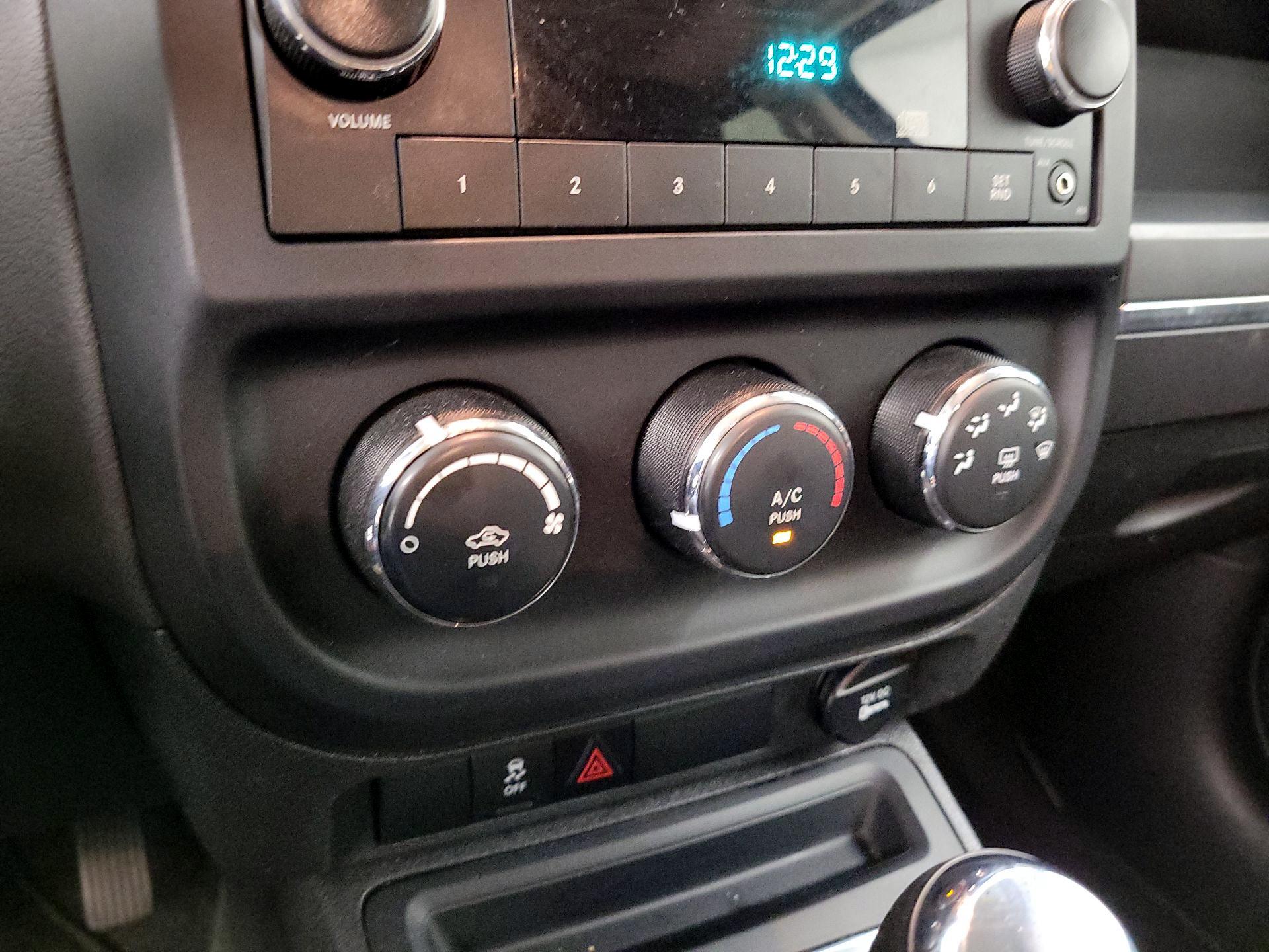 Thumbnail: 2014 Jeep Patriot - 14