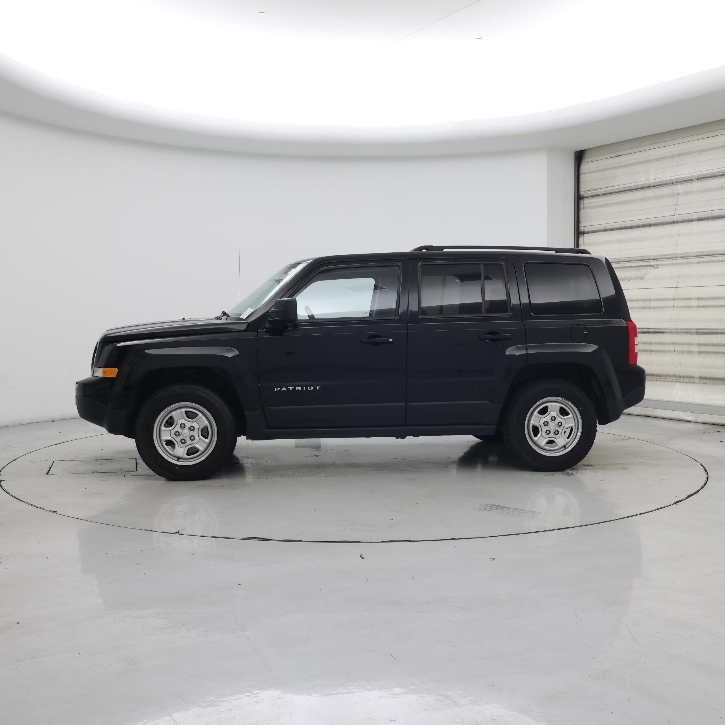 Thumbnail: 2014 Jeep Patriot - 3