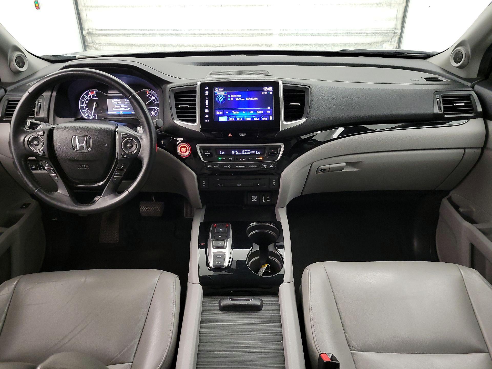 Thumbnail: 2017 Honda Pilot - 9