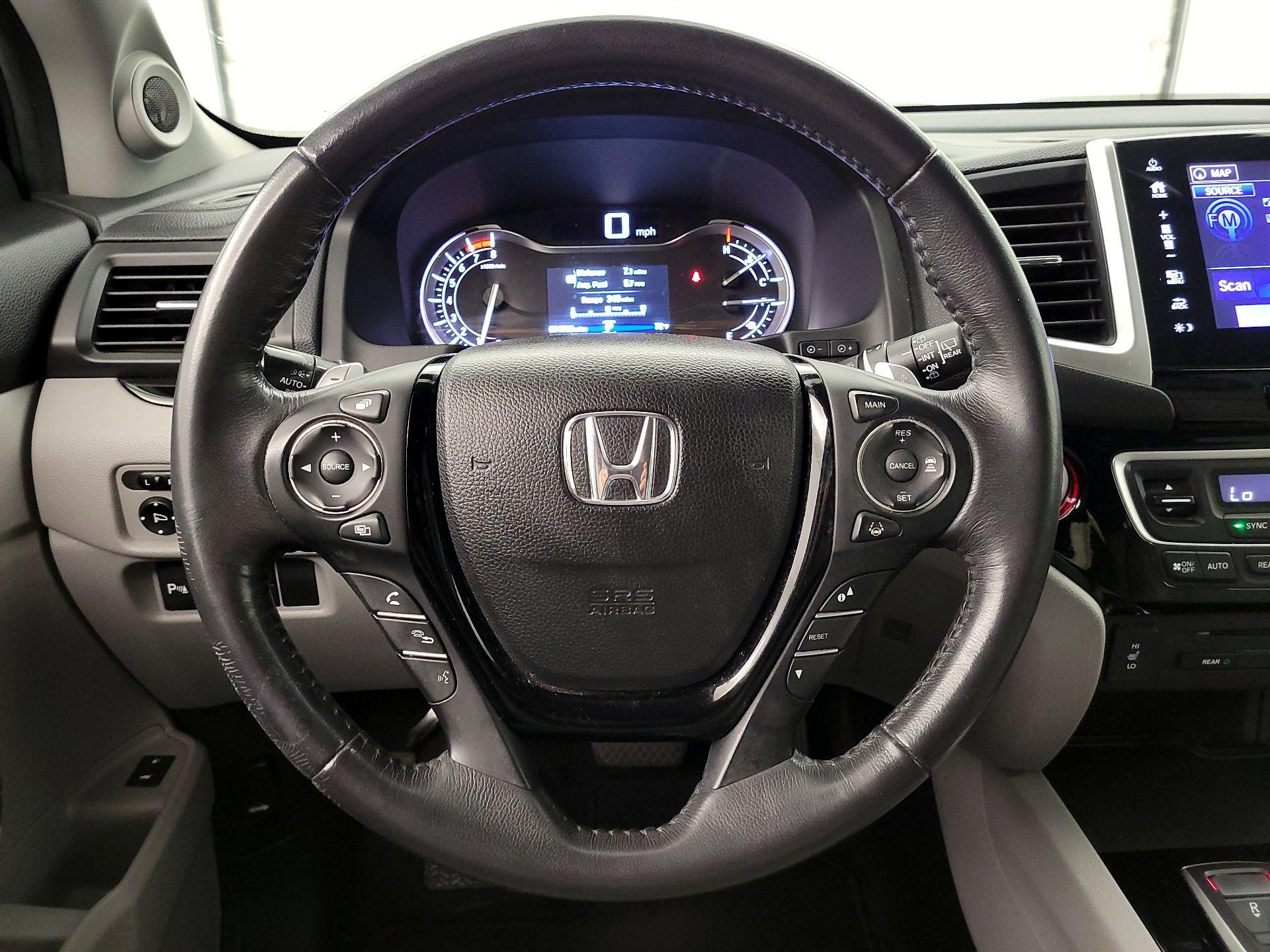 Thumbnail: 2017 Honda Pilot - 10
