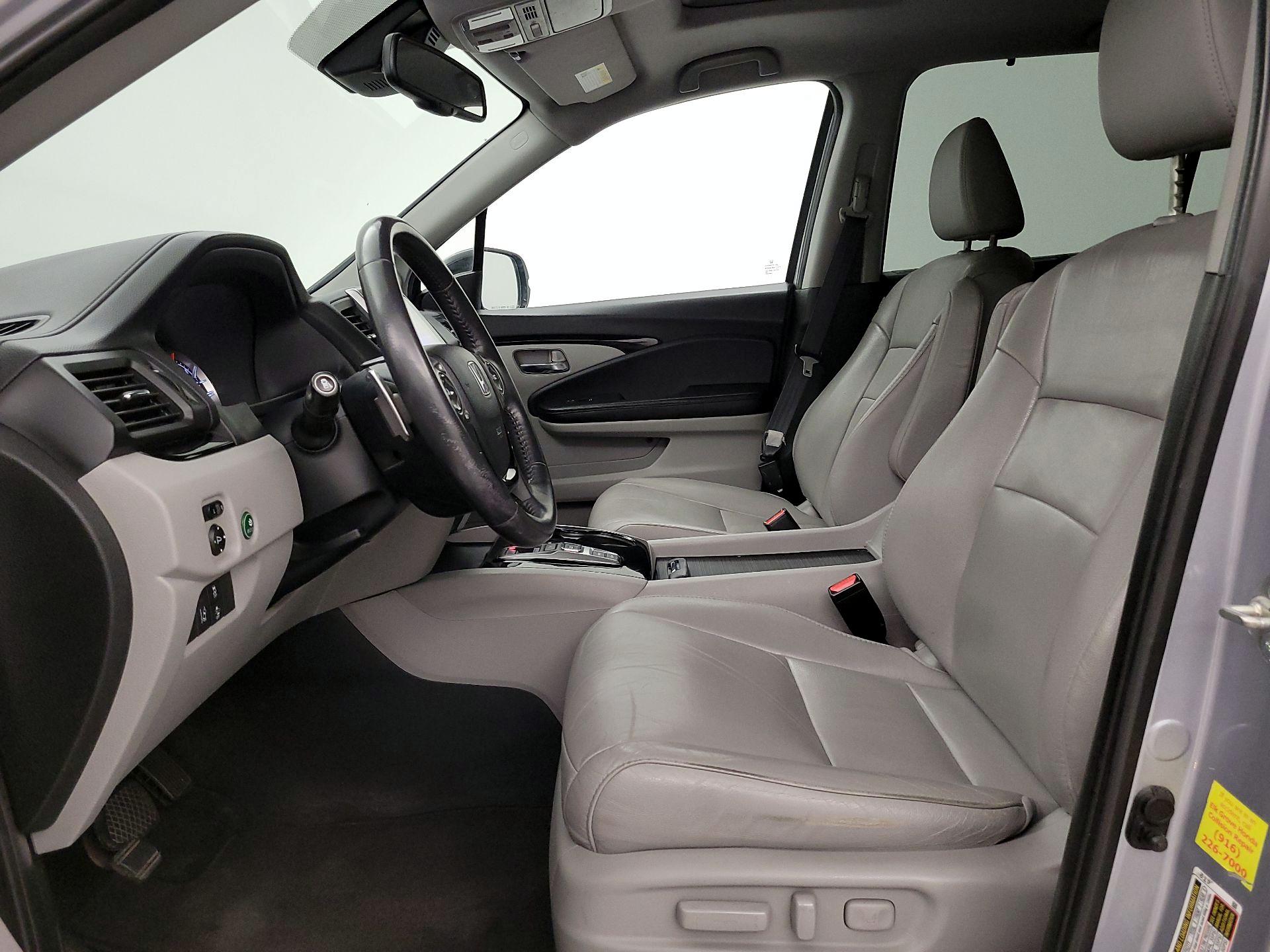 Thumbnail: 2017 Honda Pilot - 11