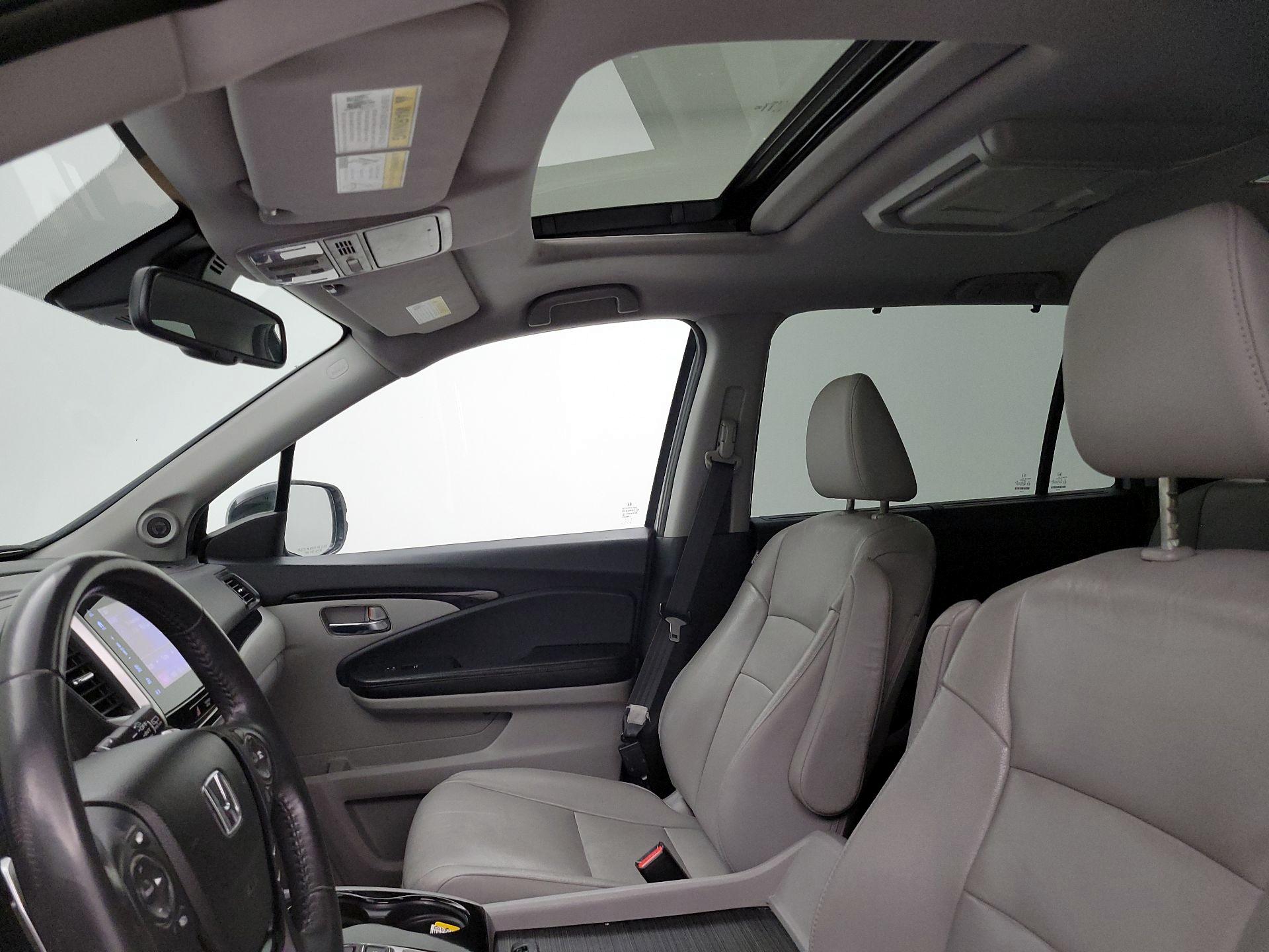 Thumbnail: 2017 Honda Pilot - 18