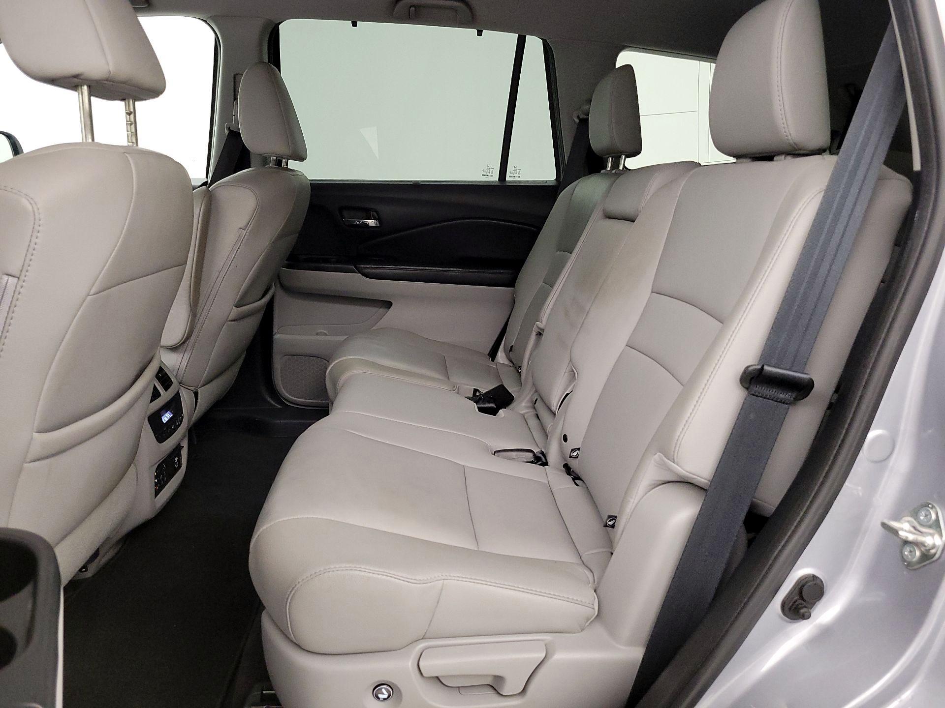Thumbnail: 2017 Honda Pilot - 19