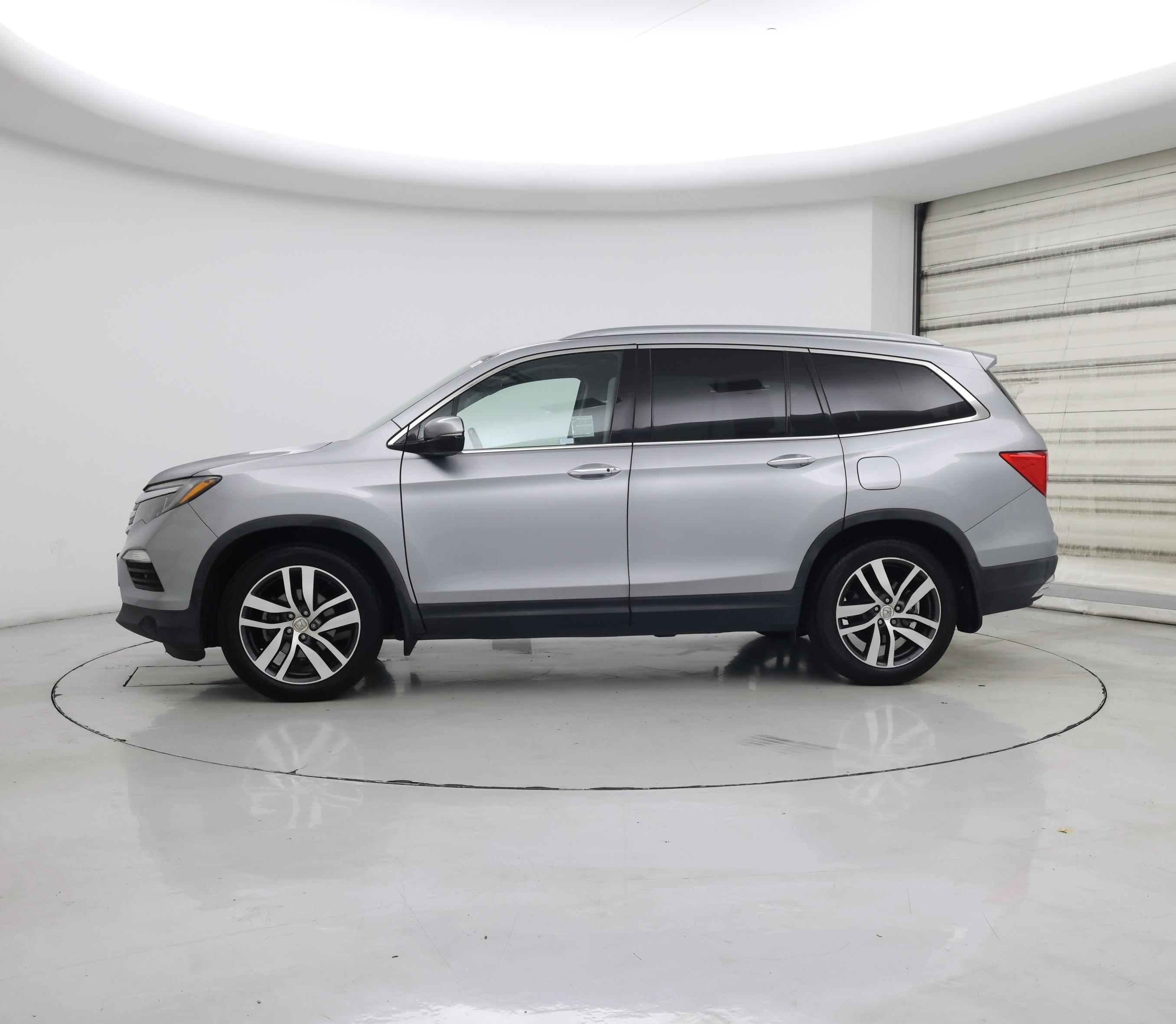 Thumbnail: 2017 Honda Pilot - 3
