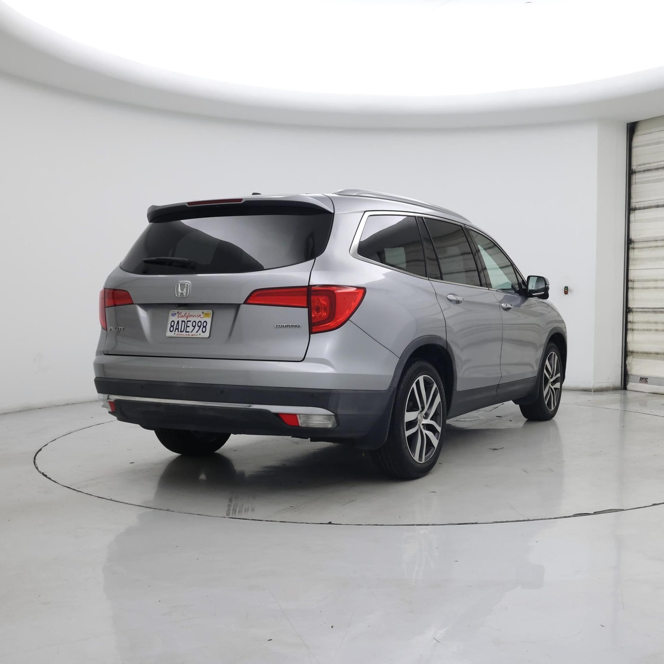 Thumbnail: 2017 Honda Pilot - 8