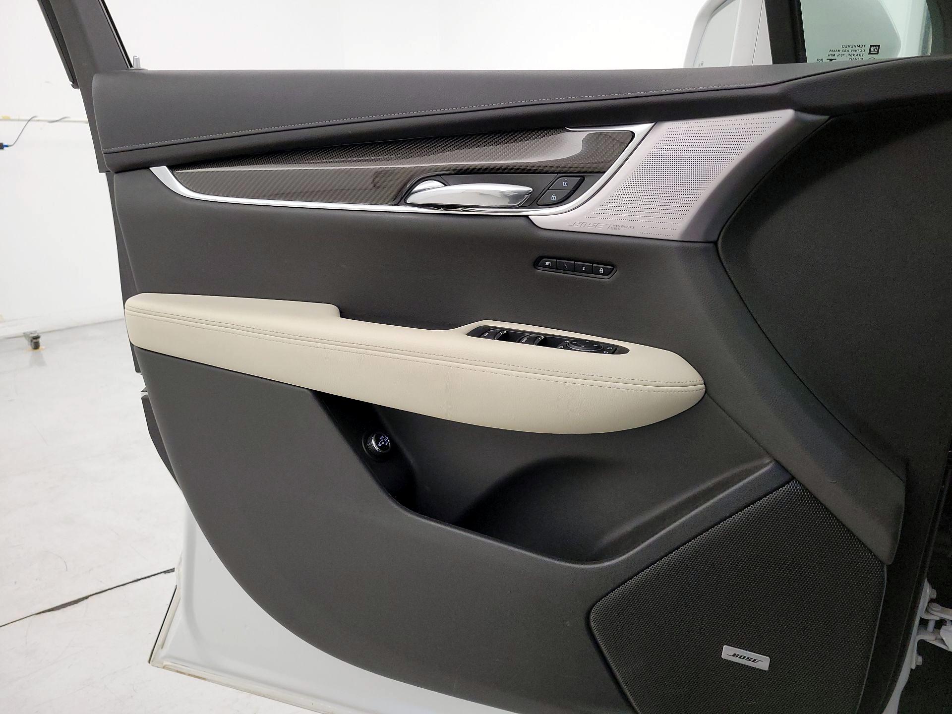 Thumbnail: 2020 Cadillac XT6 - 12