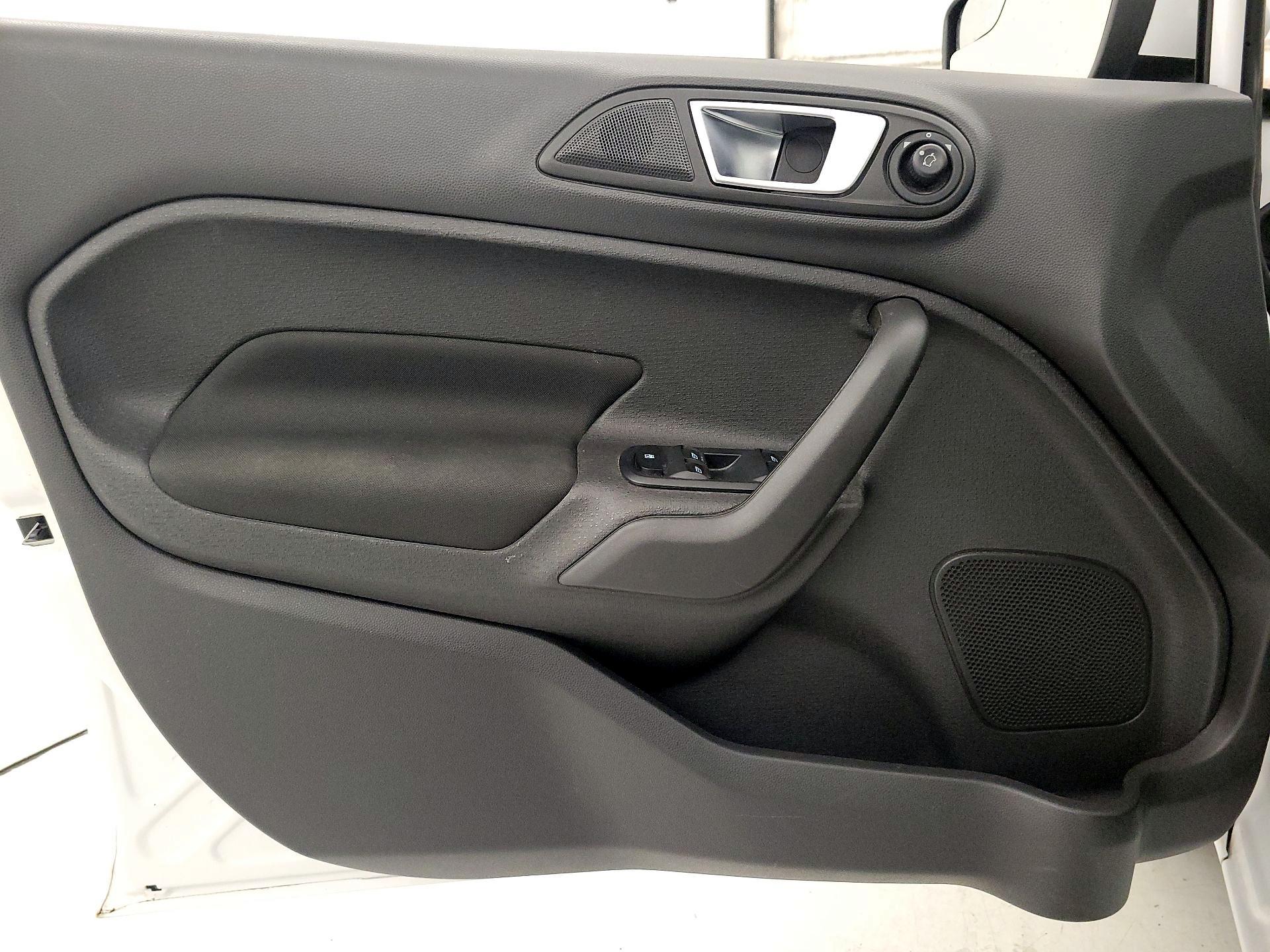 Thumbnail: 2016 Ford Fiesta - 12
