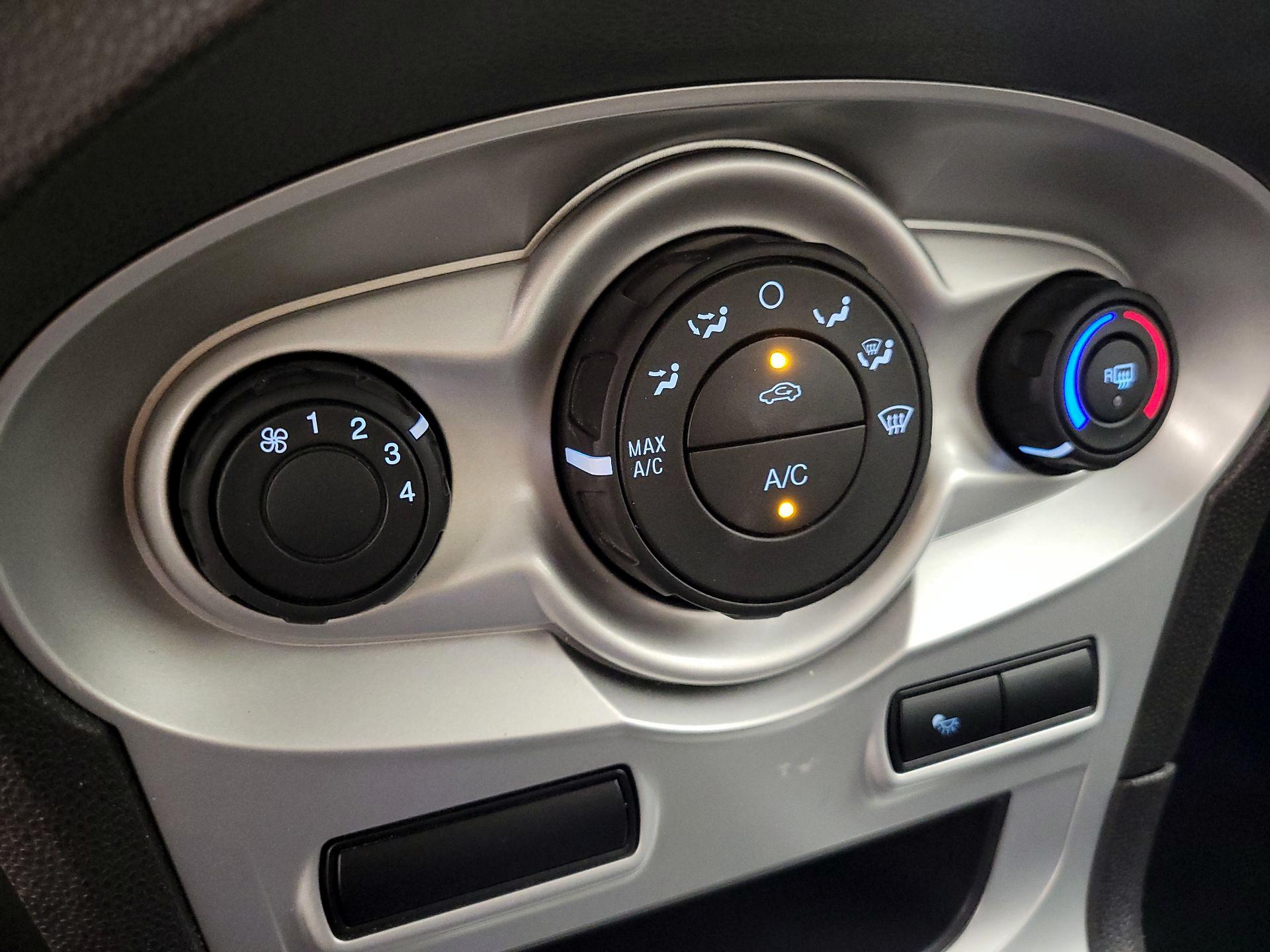 Thumbnail: 2016 Ford Fiesta - 15