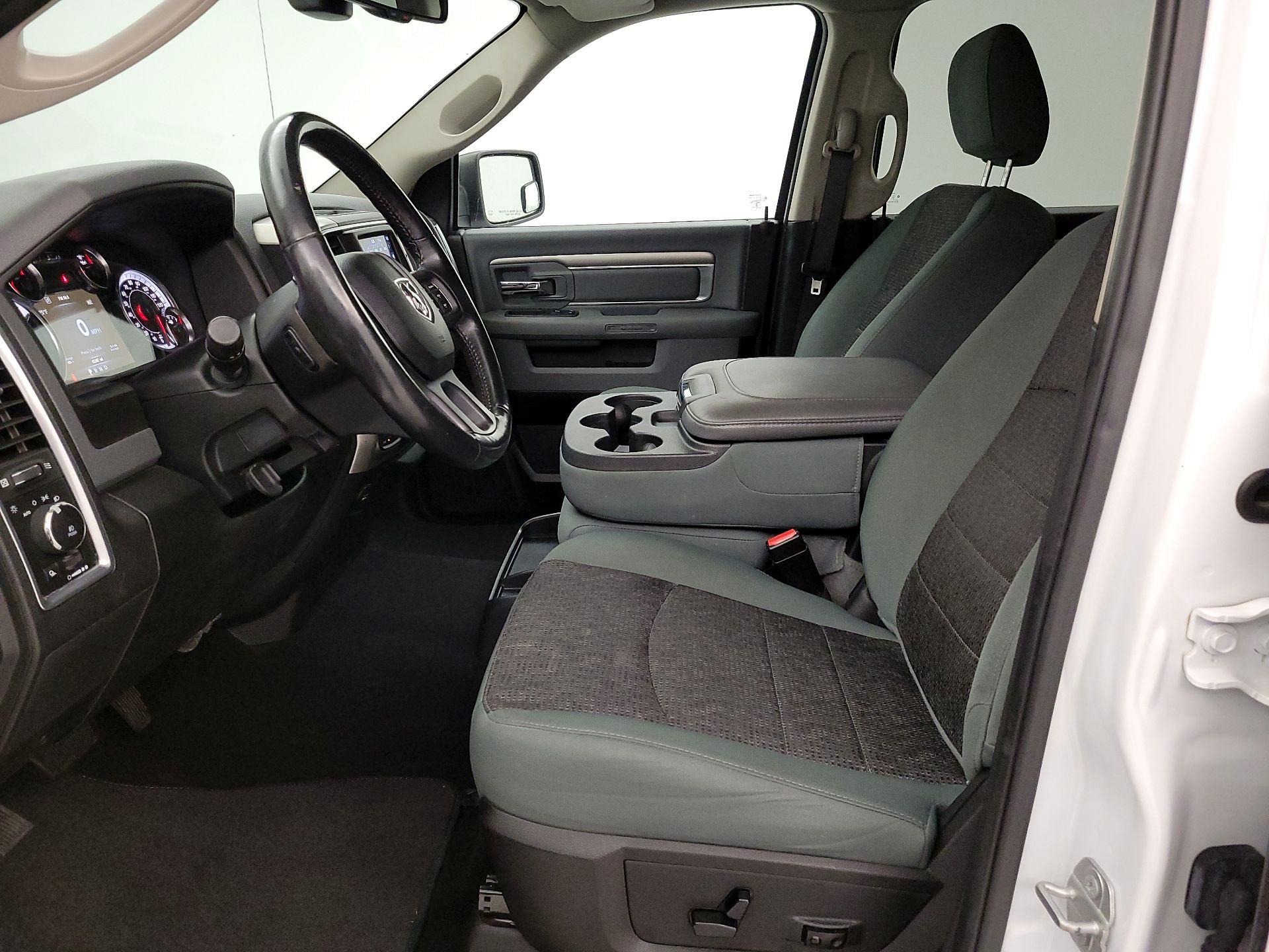 Thumbnail: 2019 RAM 1500 Classic - 11