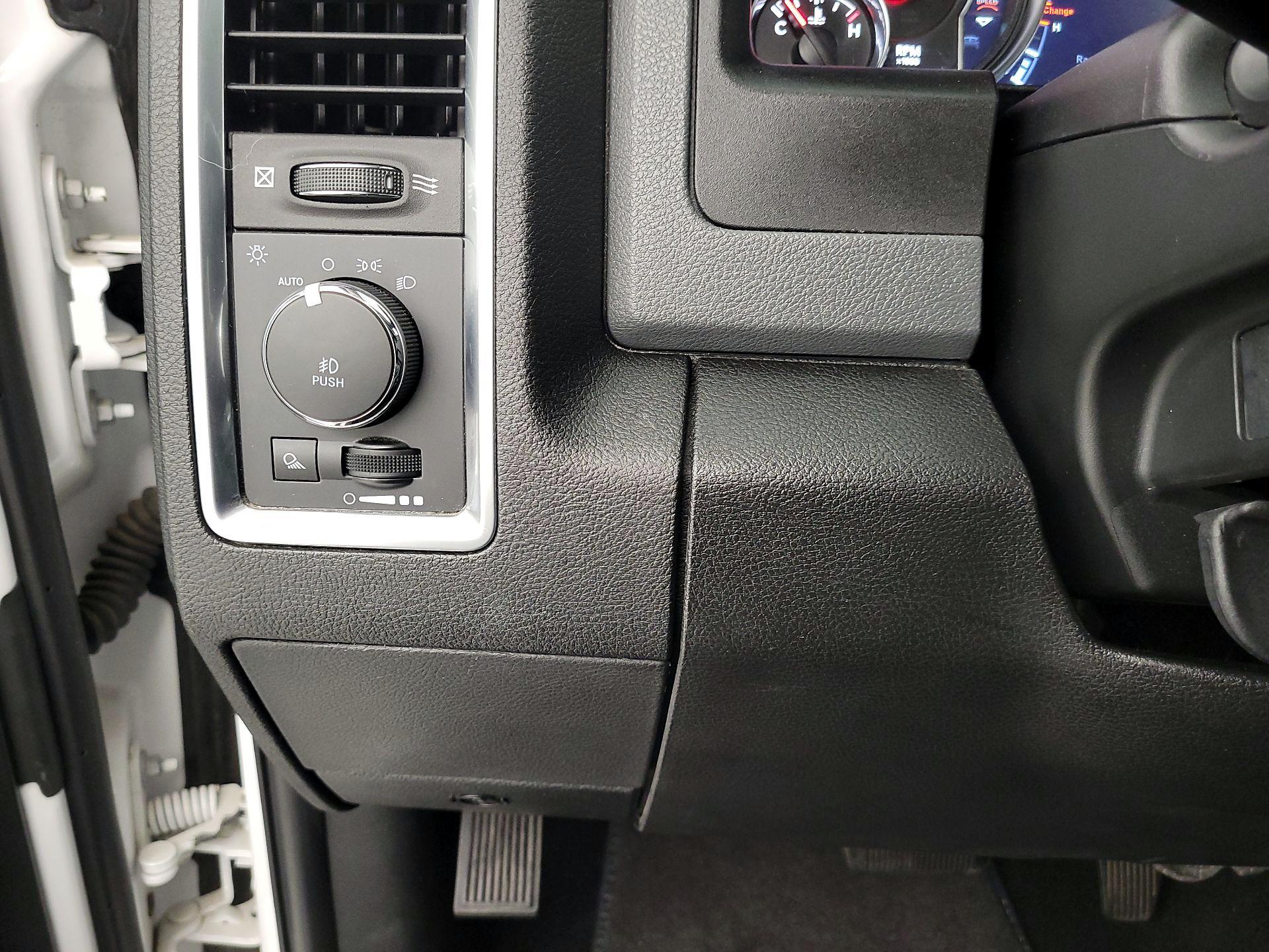 Thumbnail: 2019 RAM 1500 Classic - 13