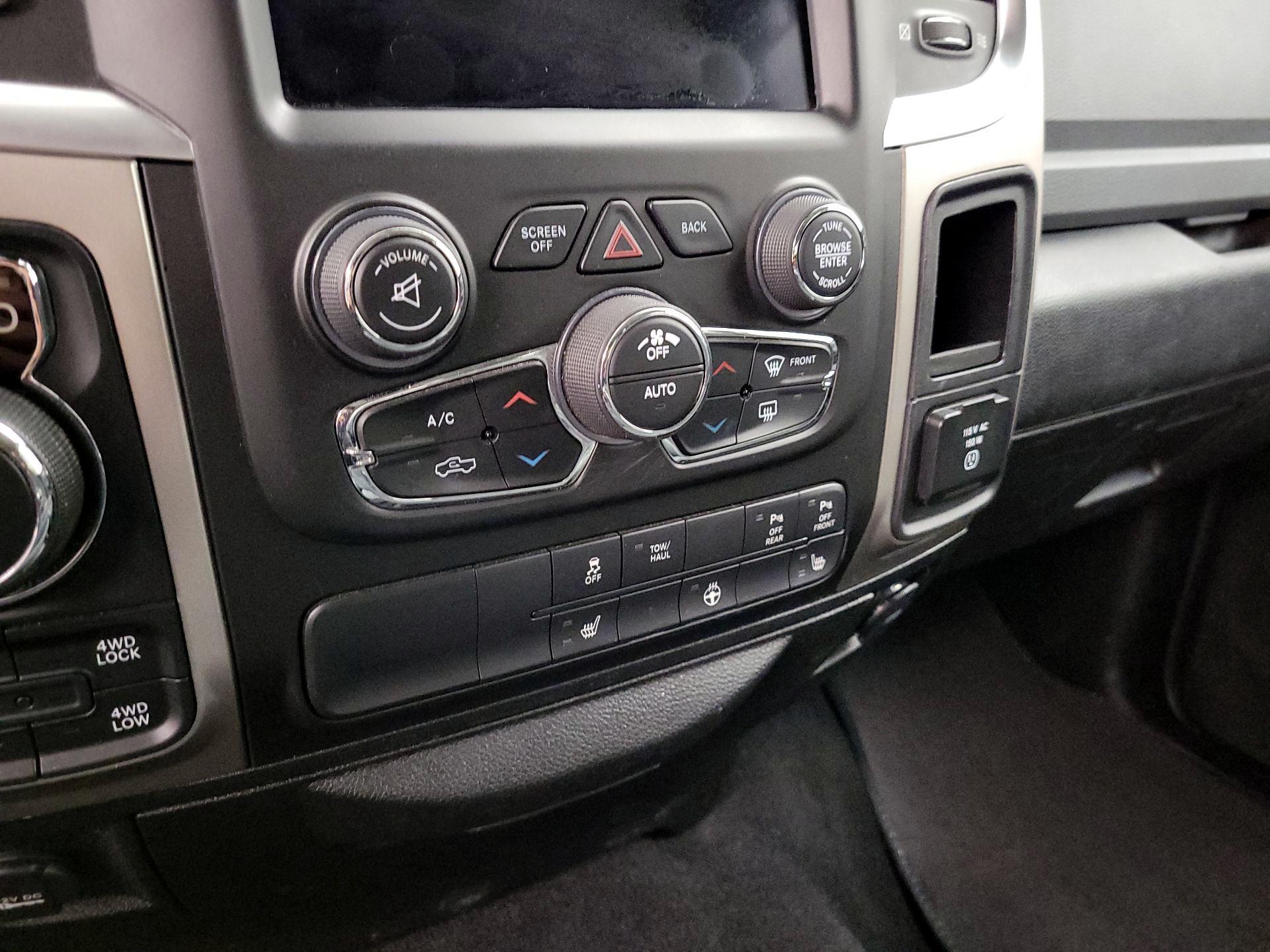 Thumbnail: 2019 RAM 1500 Classic - 16