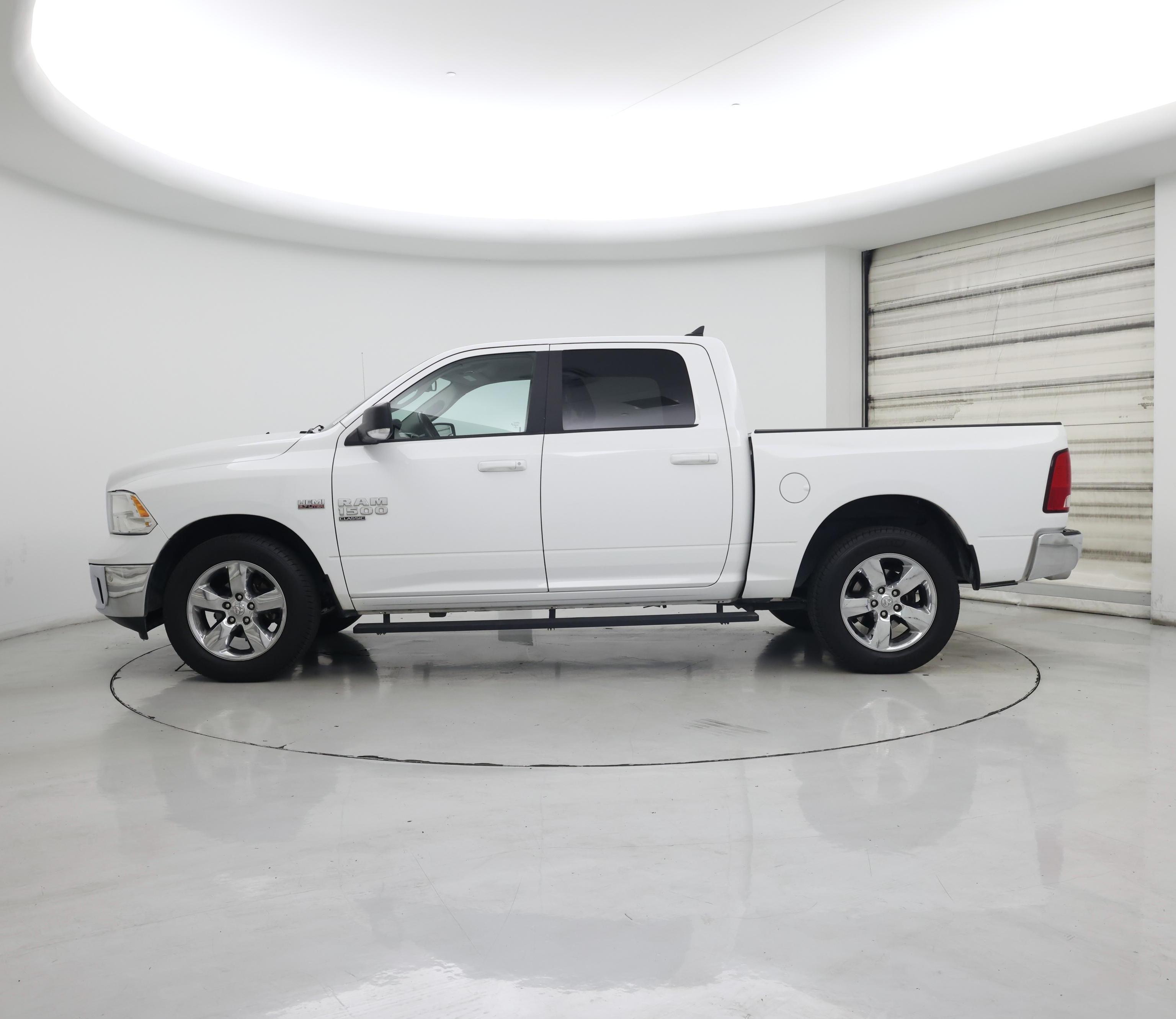 Thumbnail: 2019 RAM 1500 Classic - 3