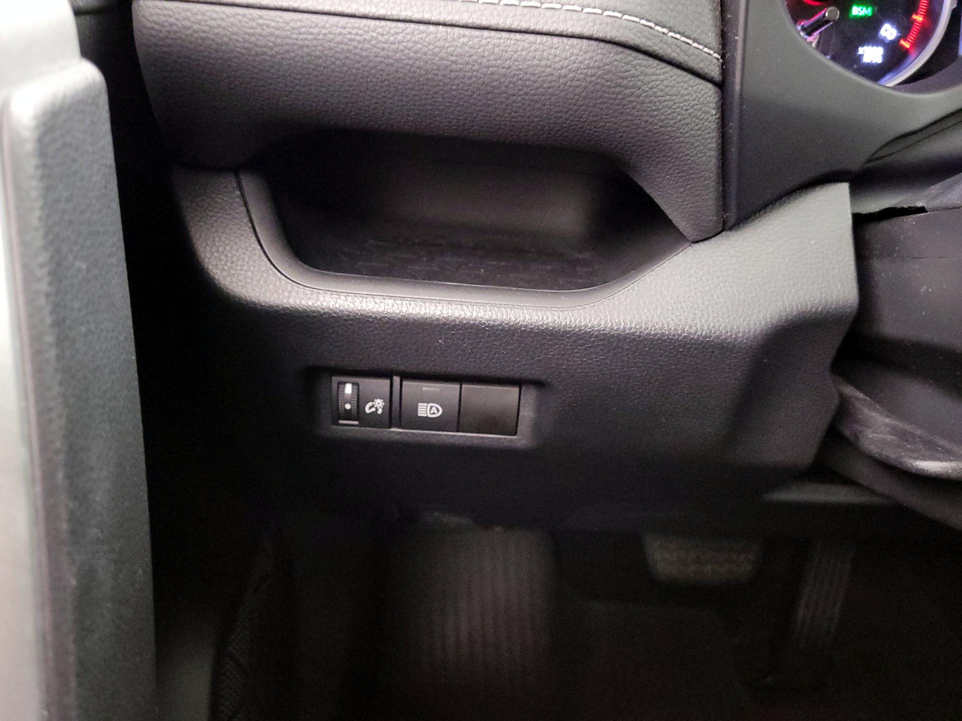 Thumbnail: 2021 Toyota RAV4 - 13