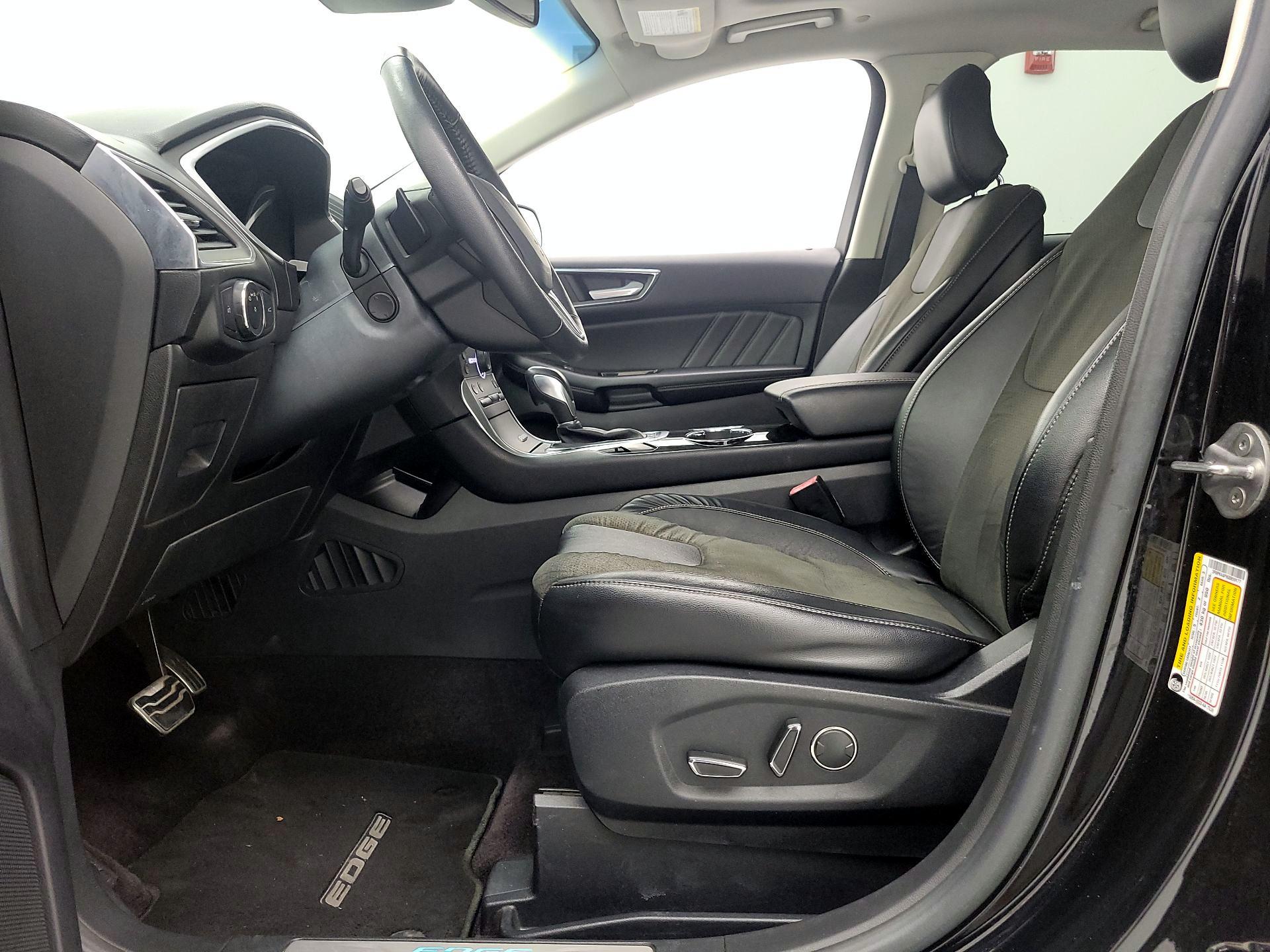 Thumbnail: 2016 Ford Edge - 11