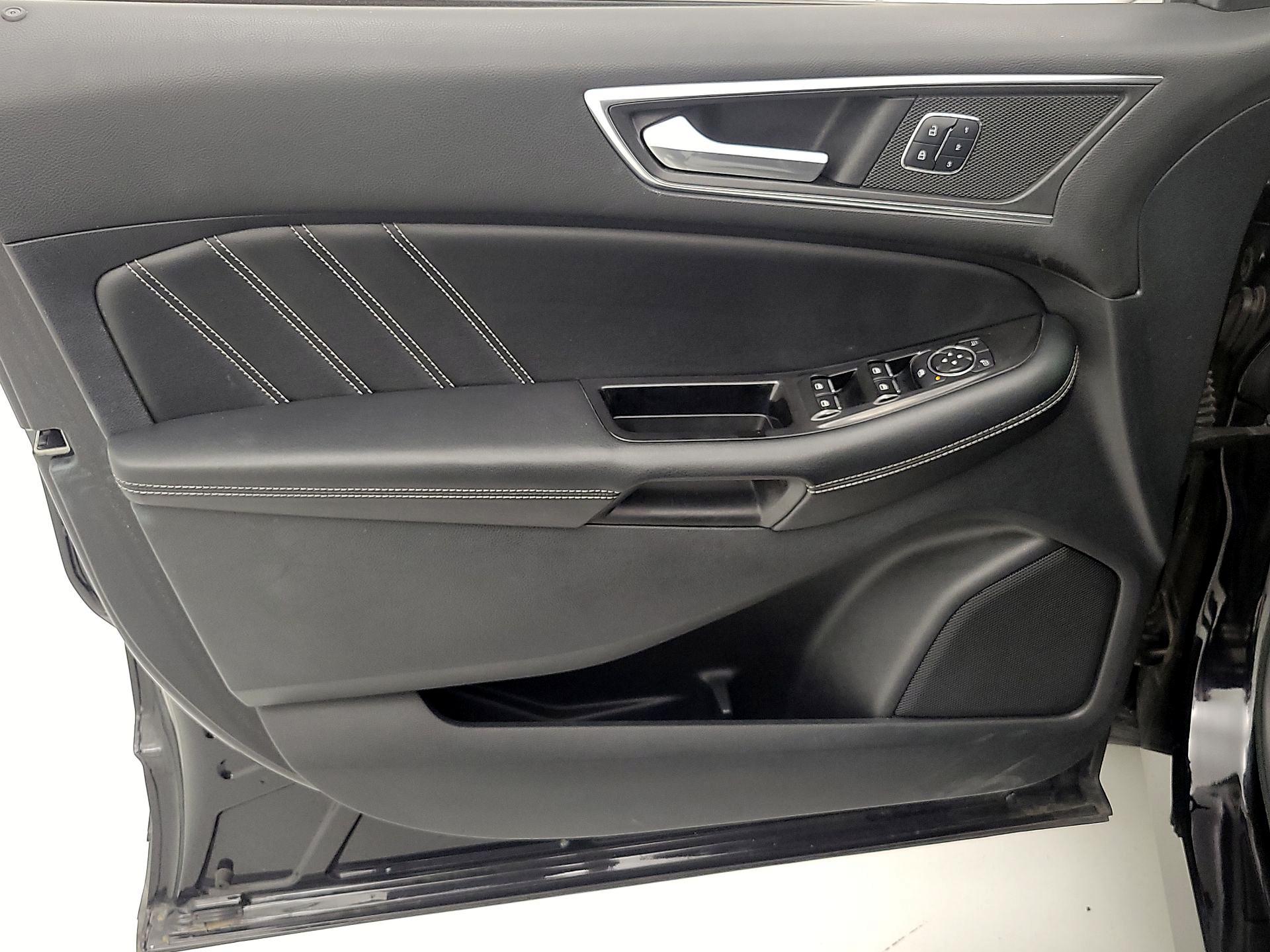 Thumbnail: 2016 Ford Edge - 12