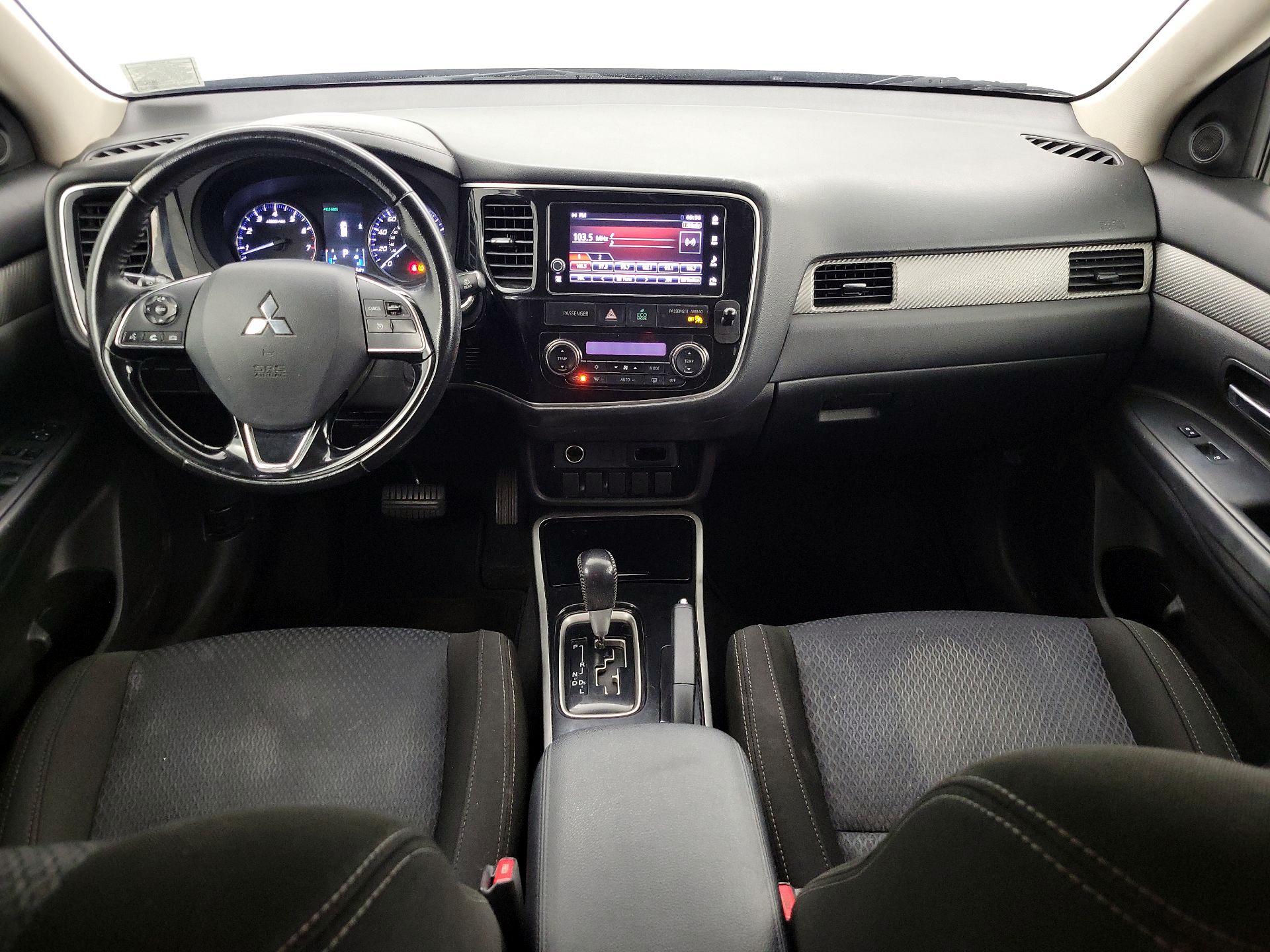 Thumbnail: 2018 Mitsubishi Outlander - 9