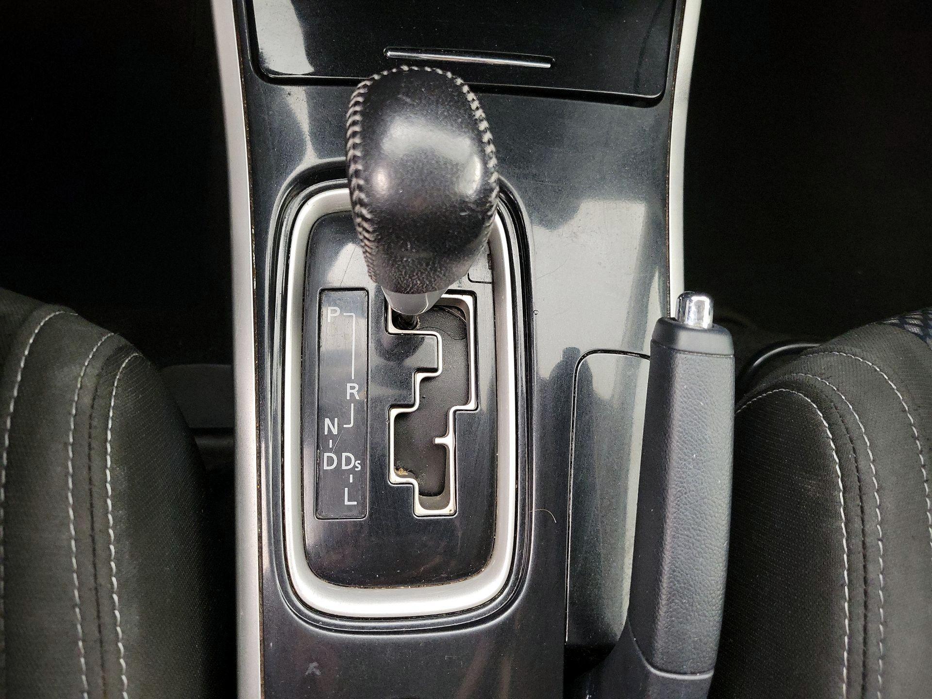 Thumbnail: 2018 Mitsubishi Outlander - 16