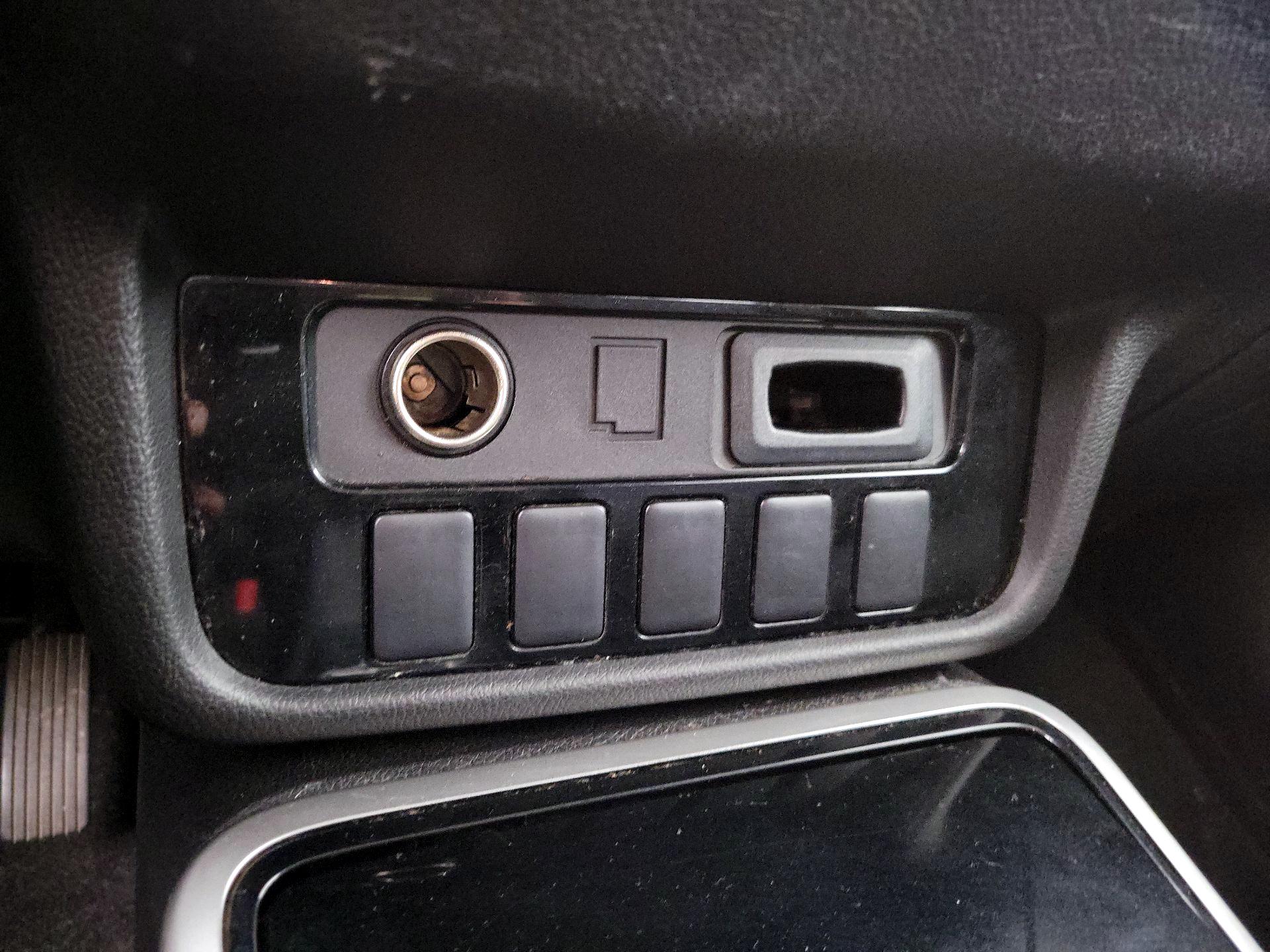 Thumbnail: 2018 Mitsubishi Outlander - 17