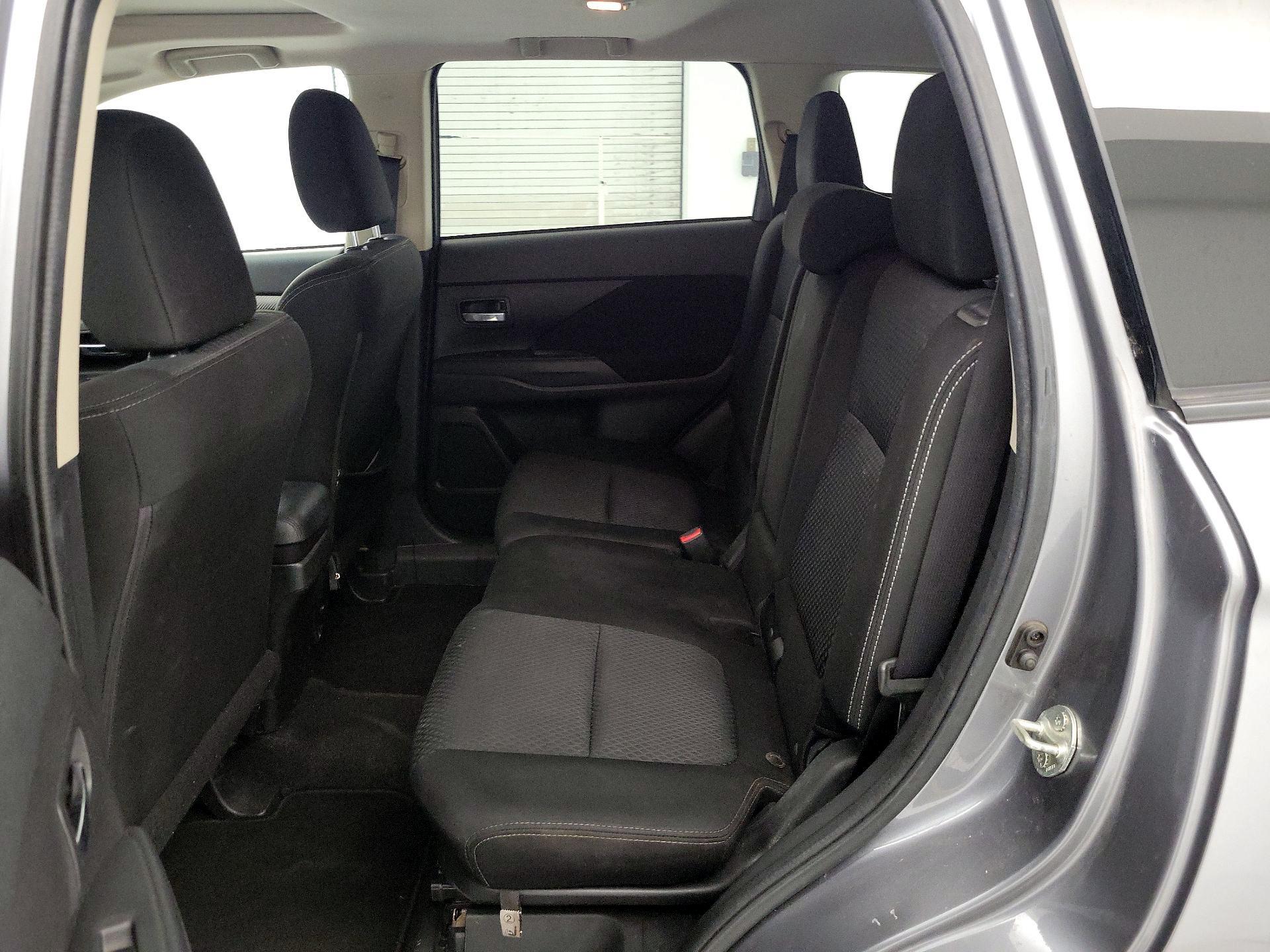 Thumbnail: 2018 Mitsubishi Outlander - 18