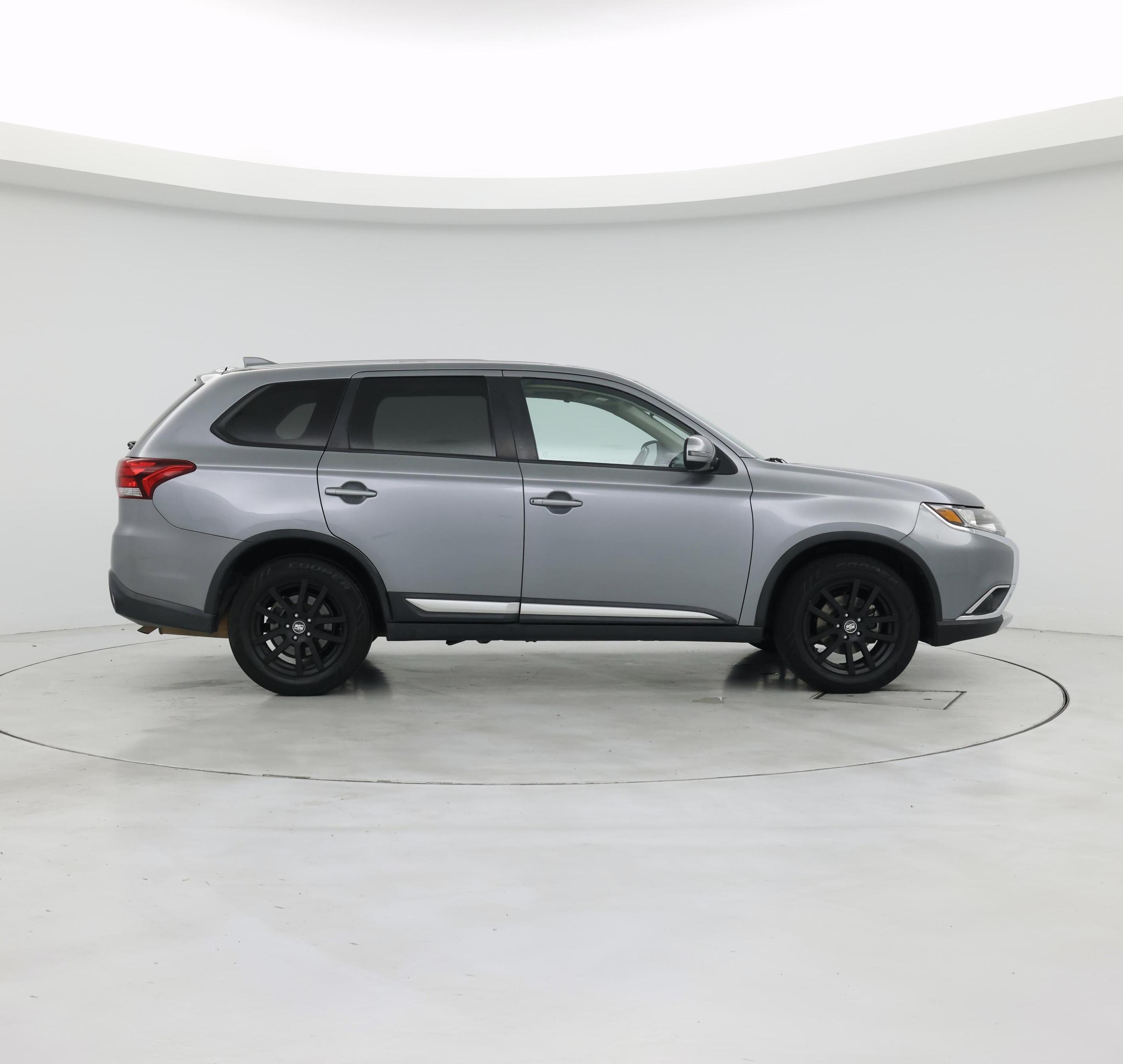 Thumbnail: 2018 Mitsubishi Outlander - 7