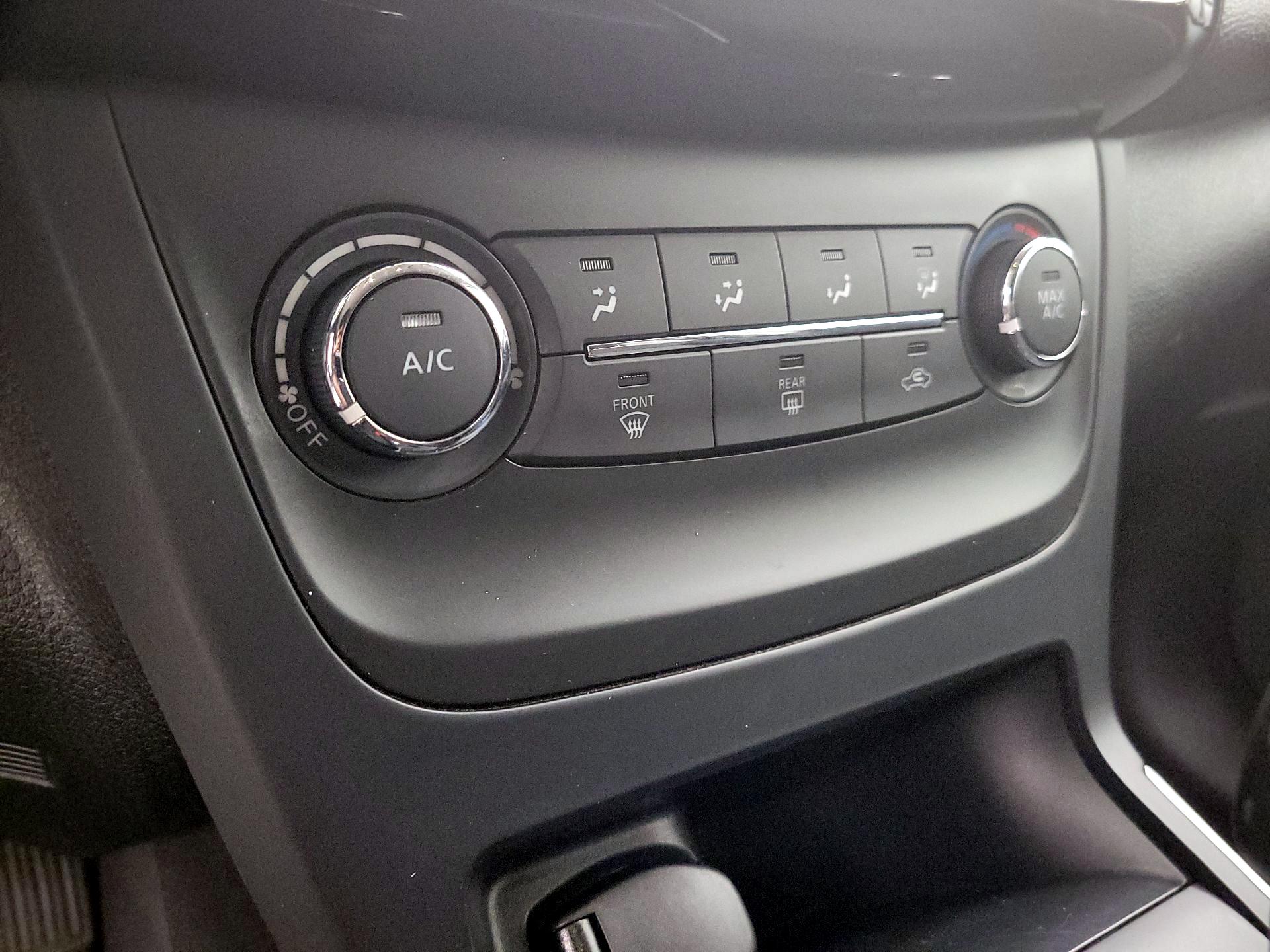 Thumbnail: 2019 Nissan Sentra - 16