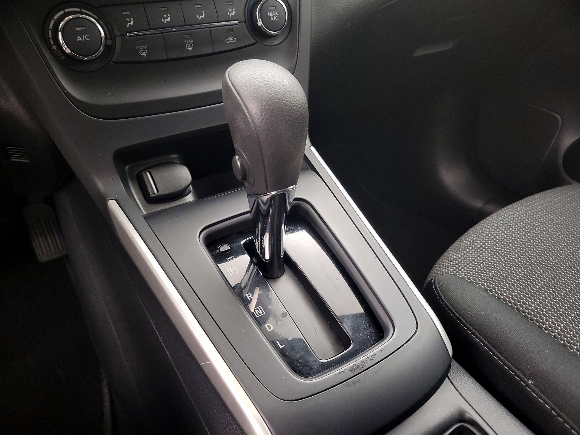 Thumbnail: 2019 Nissan Sentra - 17