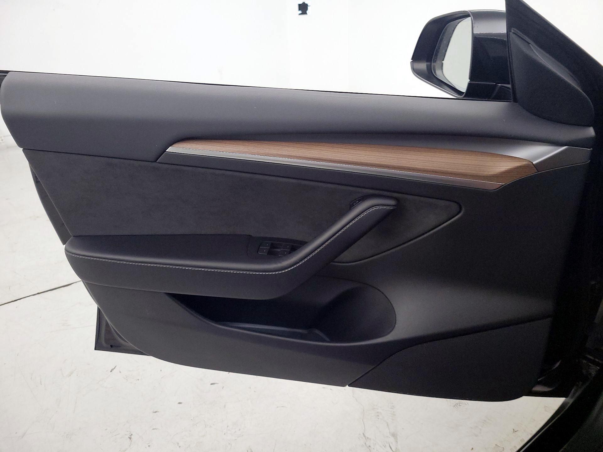Thumbnail: 2022 Tesla Model 3 - 12