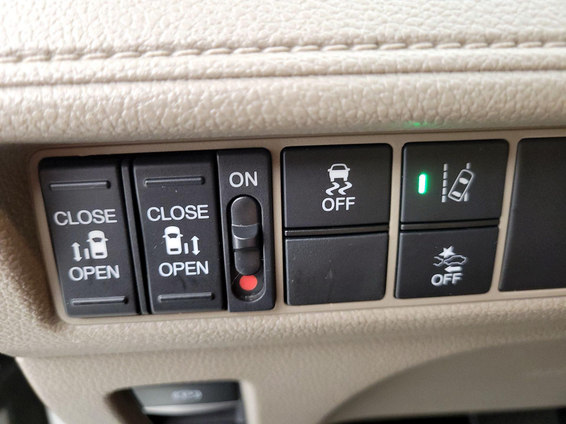 Thumbnail: 2019 Honda Odyssey - 13
