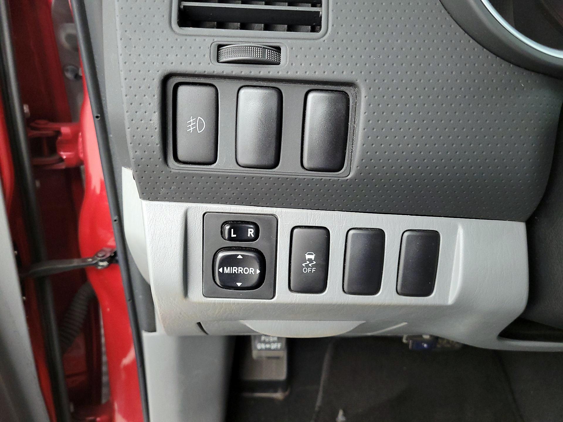 Thumbnail: 2015 Toyota Tacoma - 13