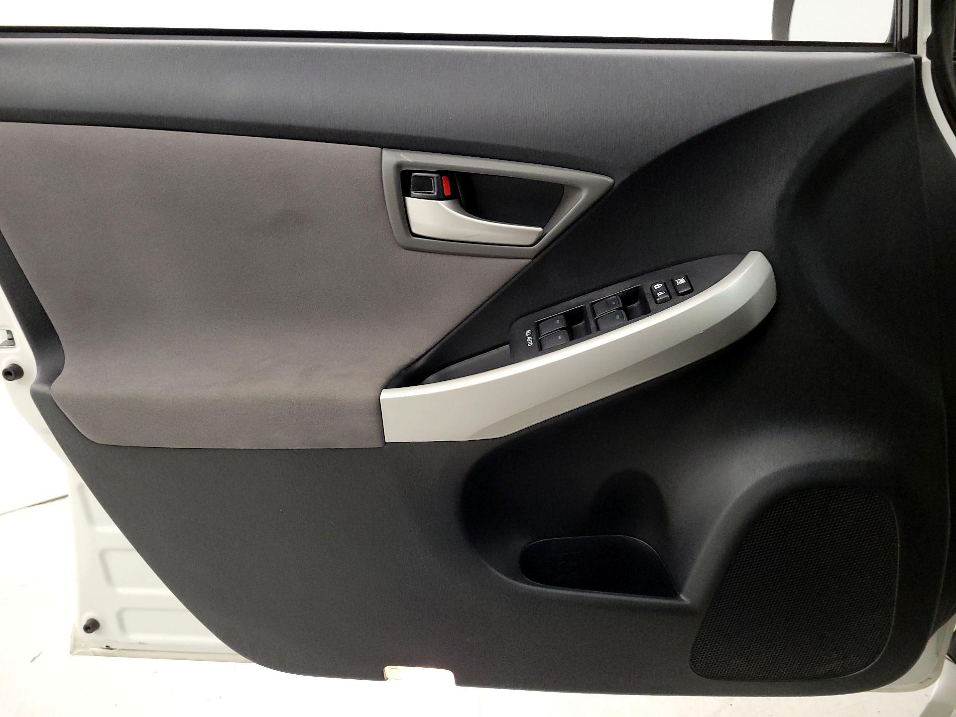 Thumbnail: 2015 Toyota Prius - 12