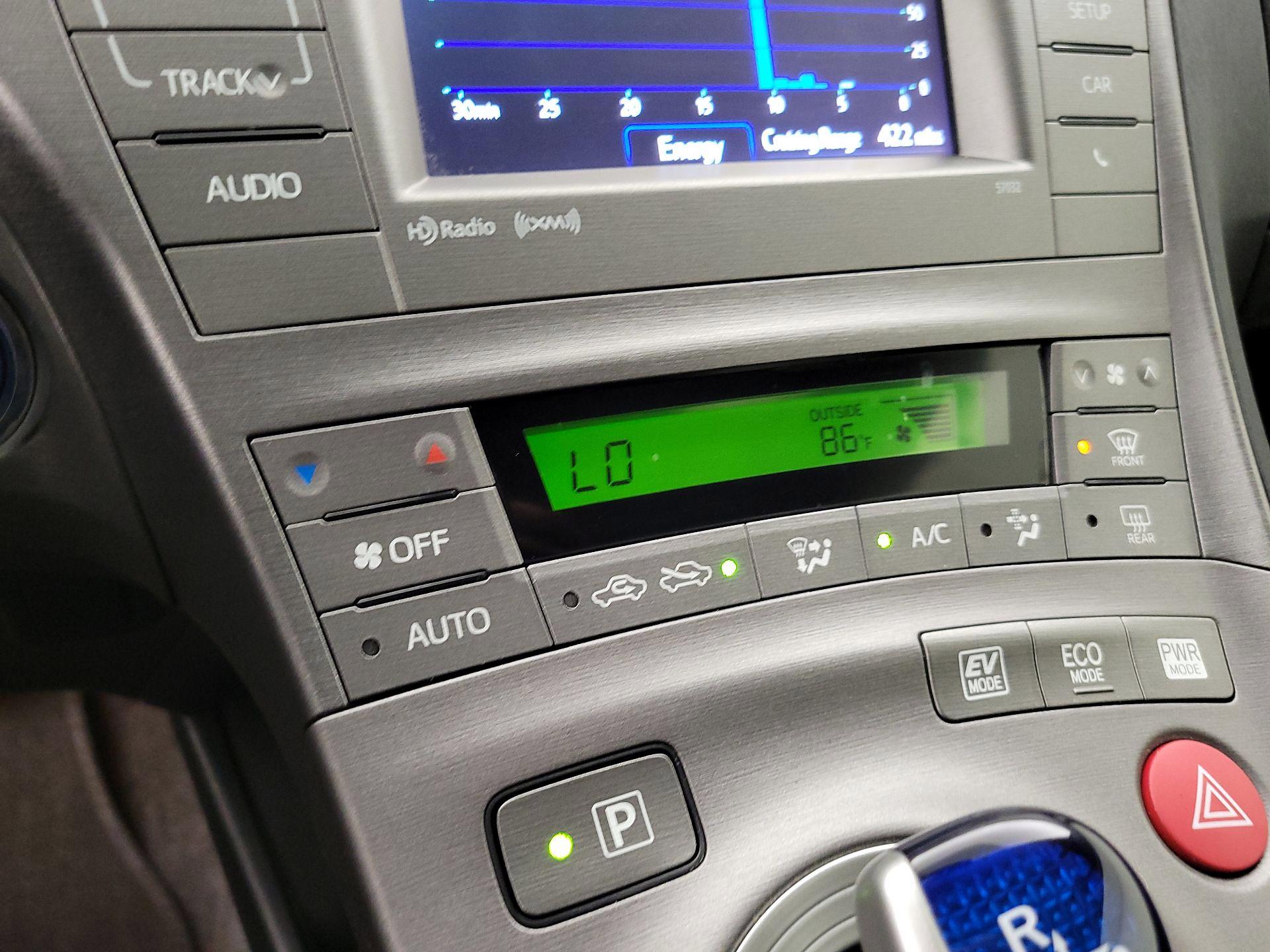 Thumbnail: 2015 Toyota Prius - 16