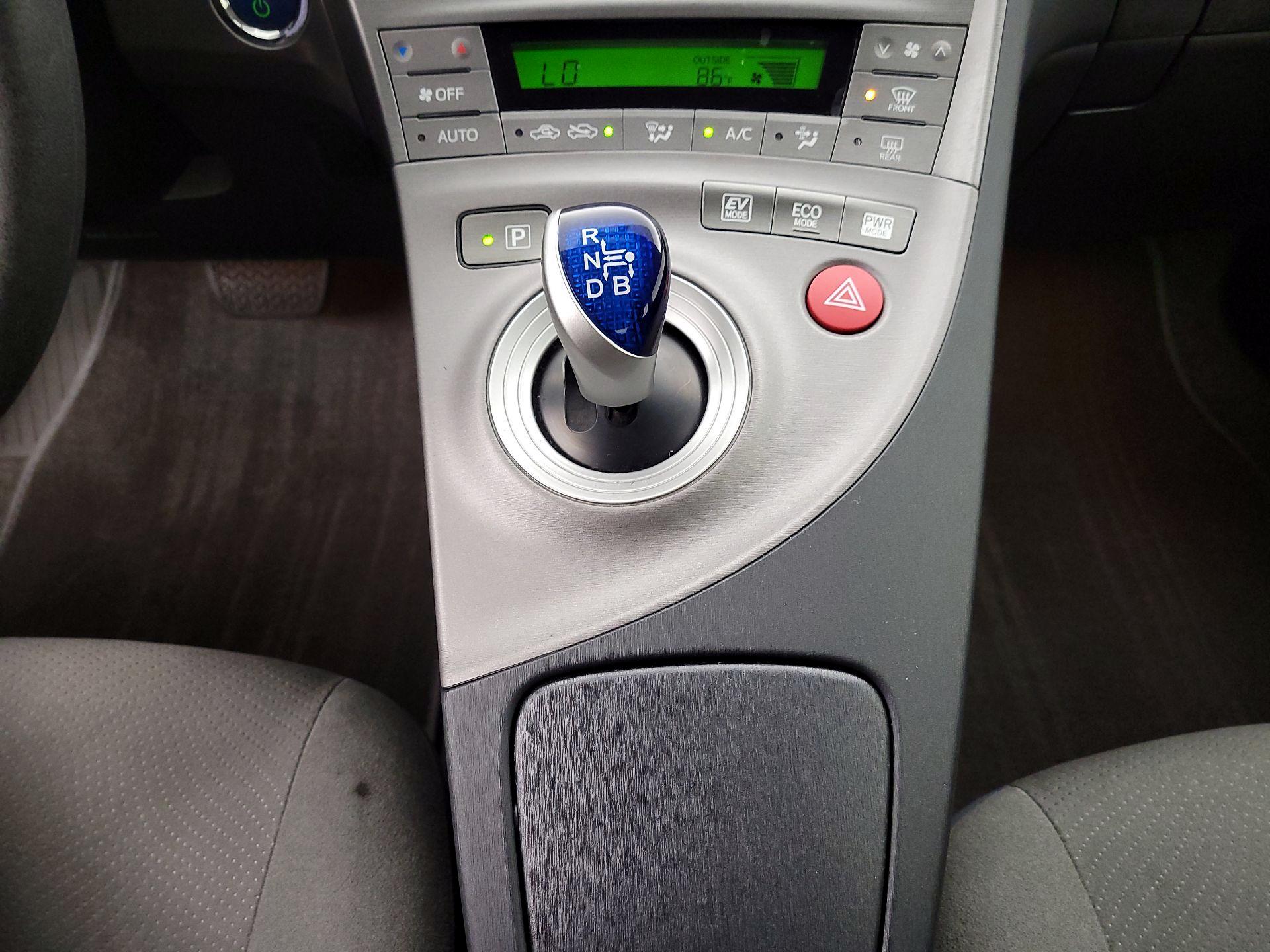 Thumbnail: 2015 Toyota Prius - 17
