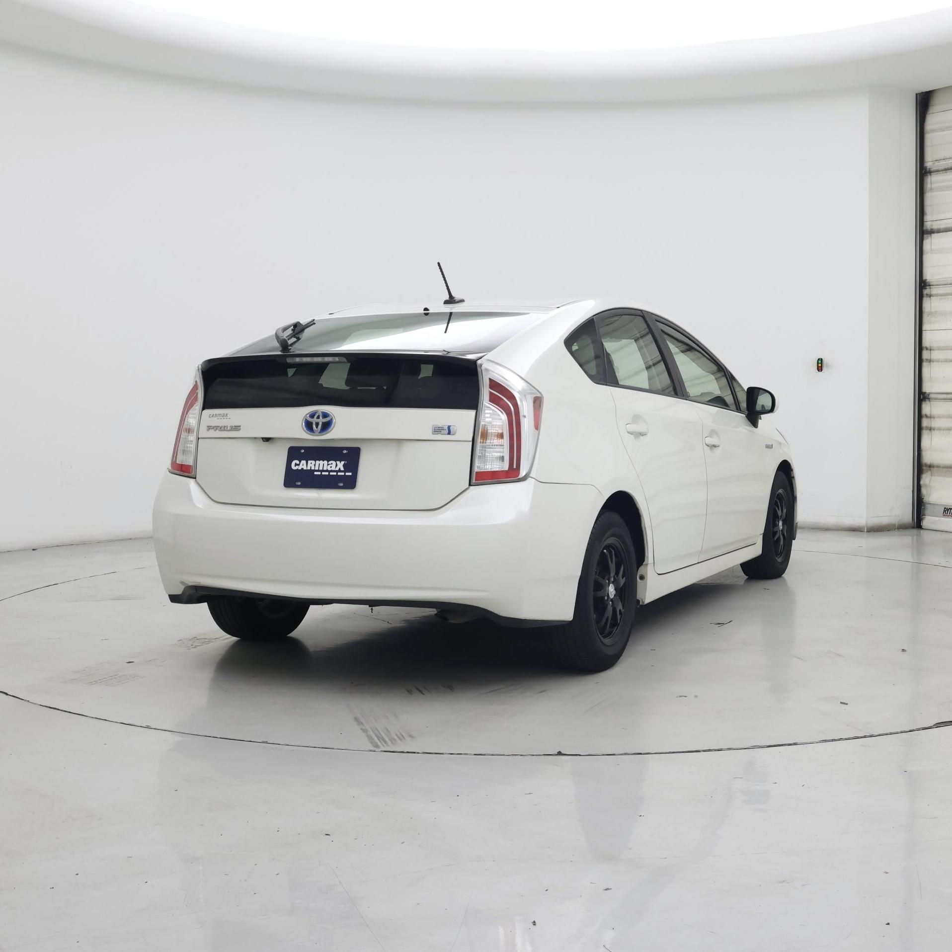 Thumbnail: 2015 Toyota Prius - 8