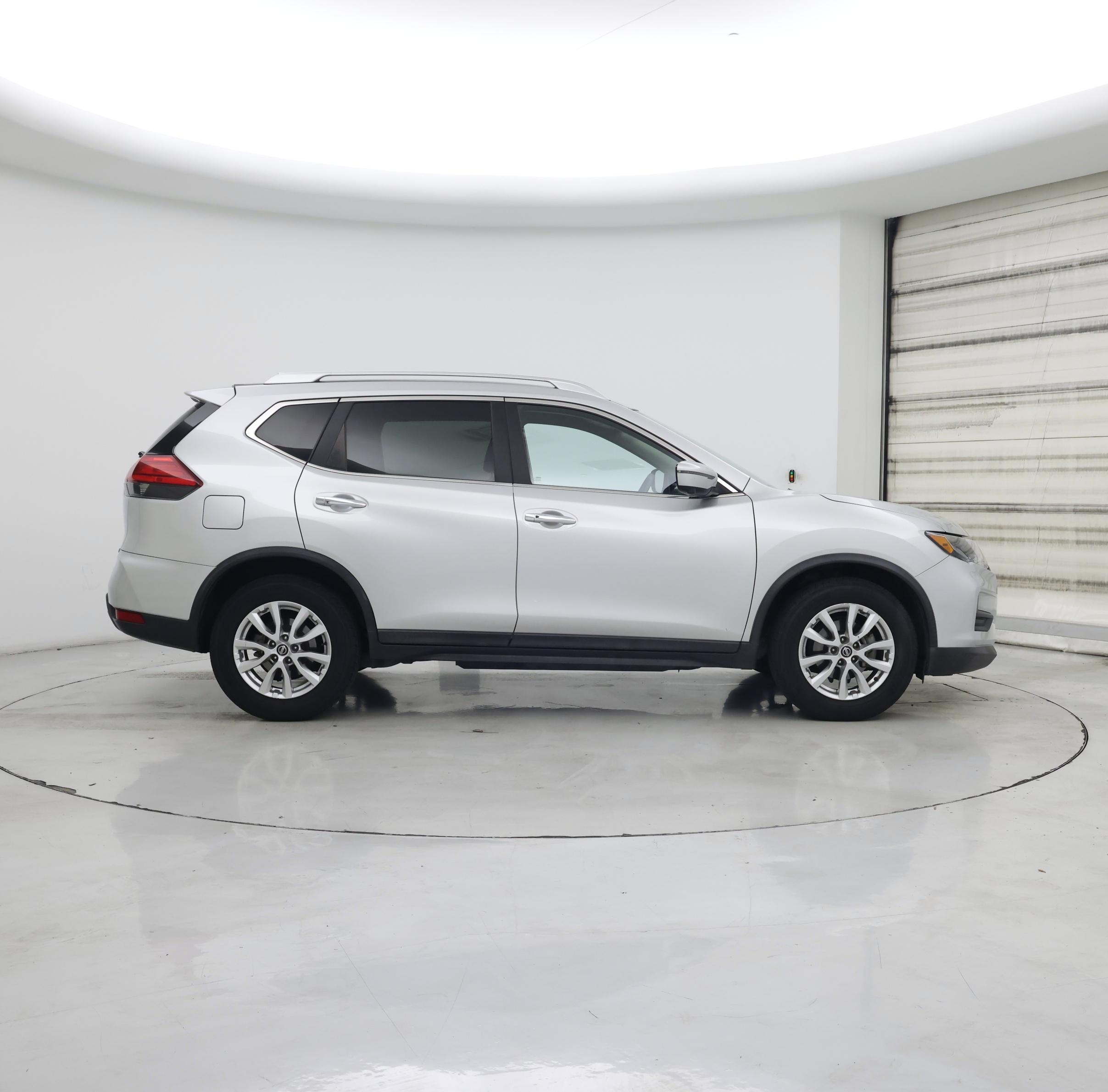 Thumbnail: 2017 Nissan Rogue - 7